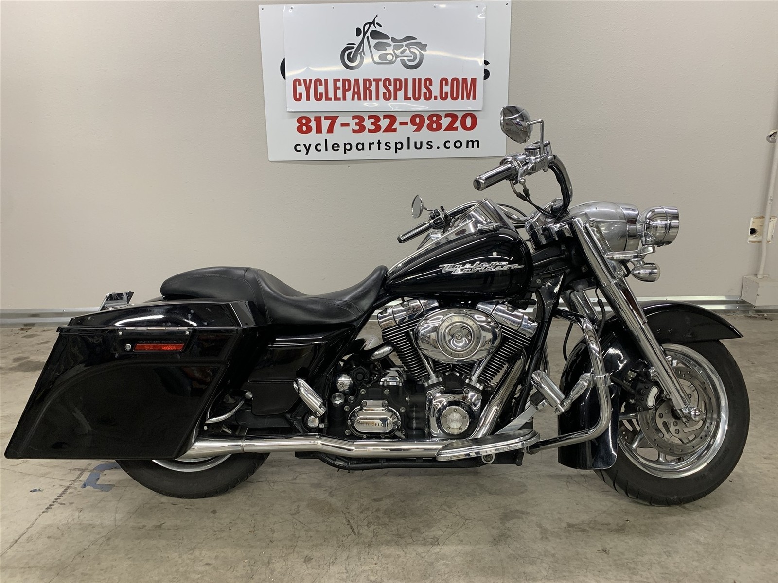 Harley-Davidson 2007 Road King Body Side Covers Vivid Black