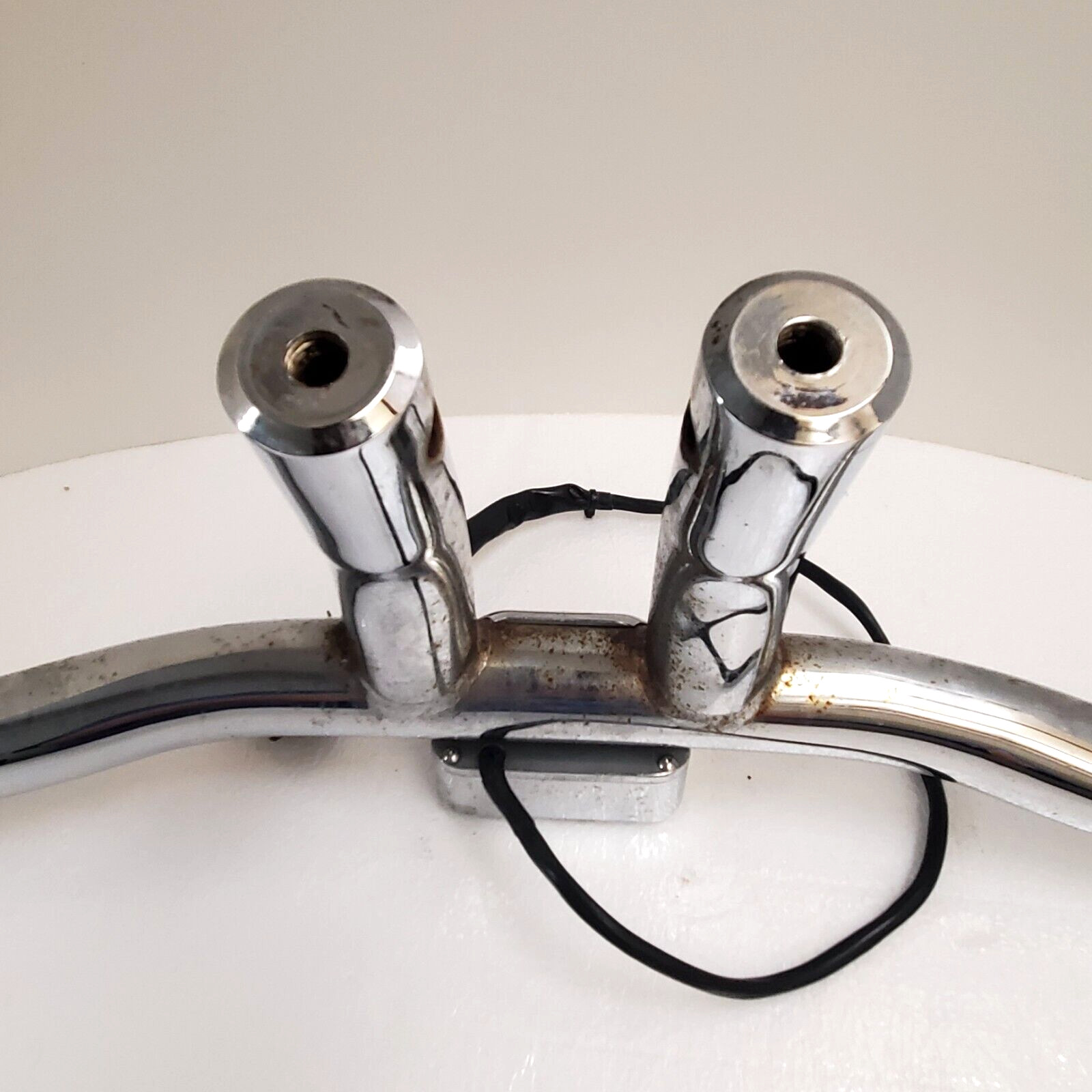 Motorcycle T Bar Handlebars 1.5 in. 6 in. Rise Drag 32 in W Chrome w Speedometer
