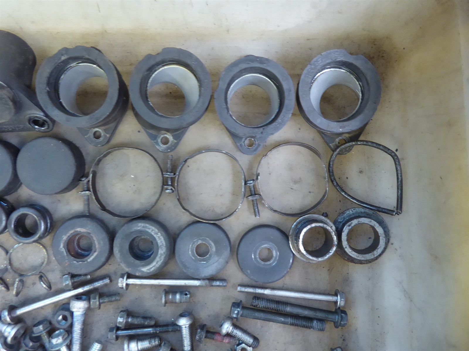 2000 Kawasaki ZR750F Zephyr K20852) misc bike bolts parts mounts brackets