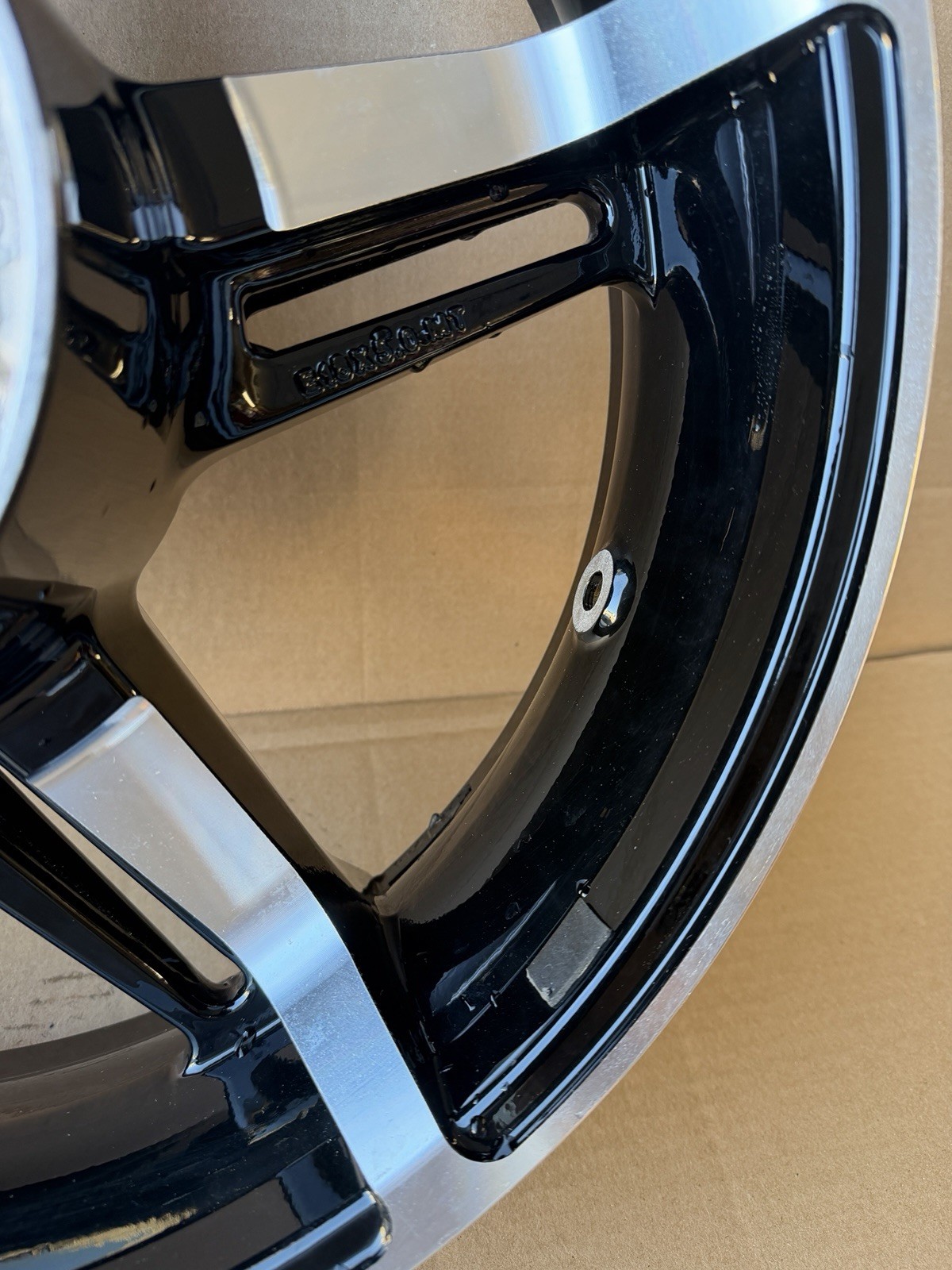 Harley-Davidson OEM 18″ x 5″ 24-up Touring Street Road Glide Rear Wheel 40900905