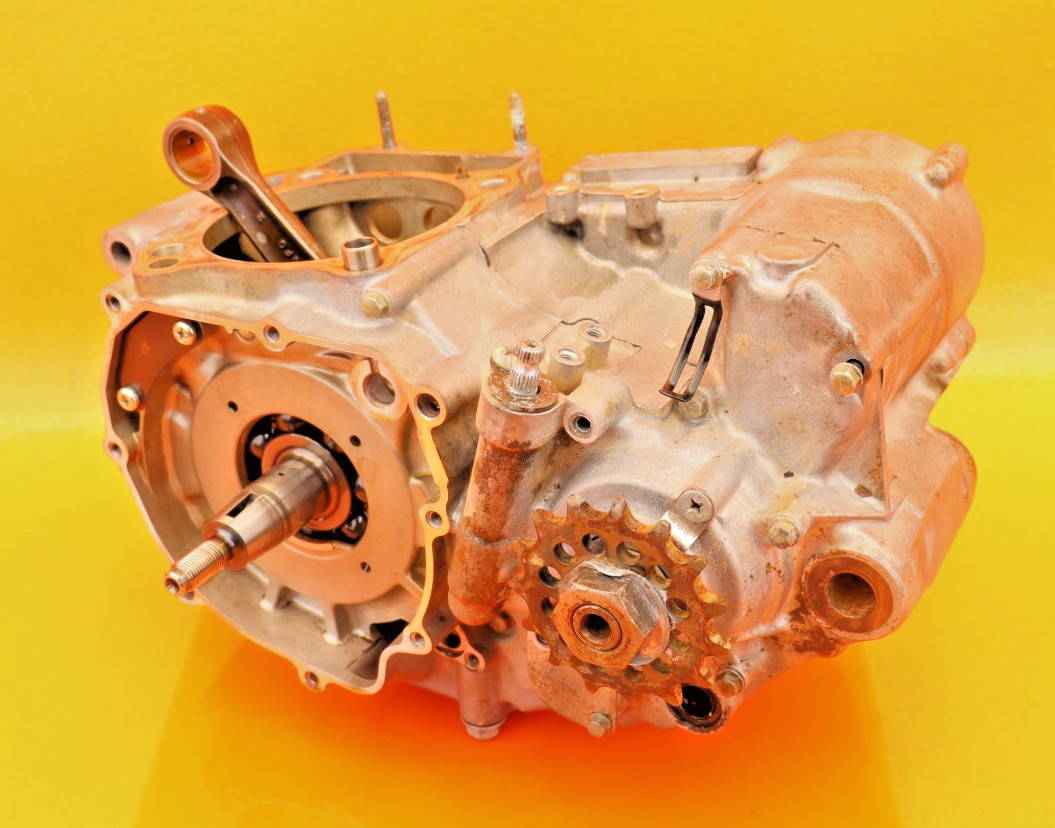 2000 – 2004 Suzuki DR-Z400E Bottom End Engine Crank Cases Transmission Assembly
