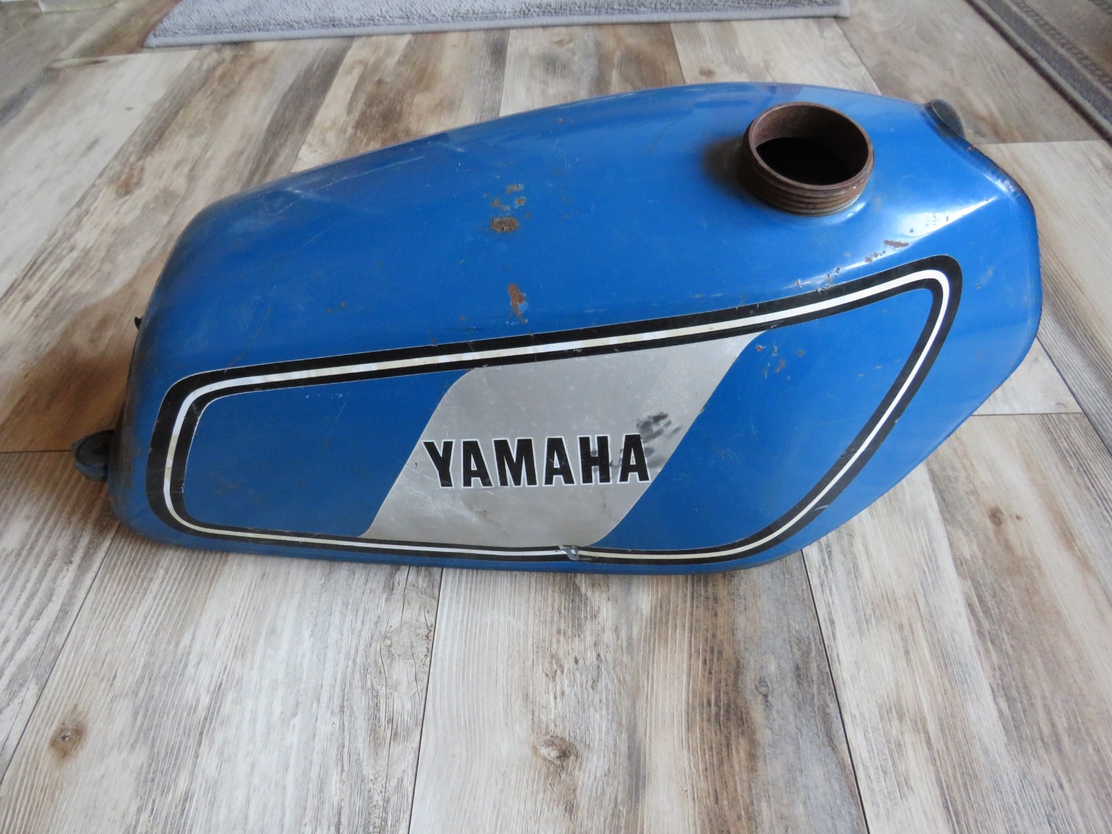 Yamaha DT 175 DT175E 1978 OEM Paint Gas Tank Fuel Tank Petrol Tank 2A6-24110-00