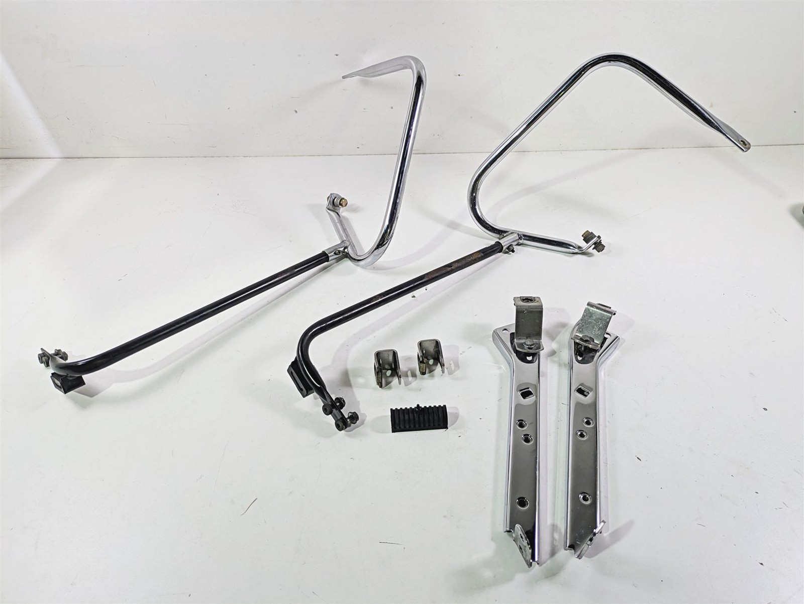 1998 Harley Touring FLHRCI Road King Saddlebag Rail Guard Support Set 49187-97