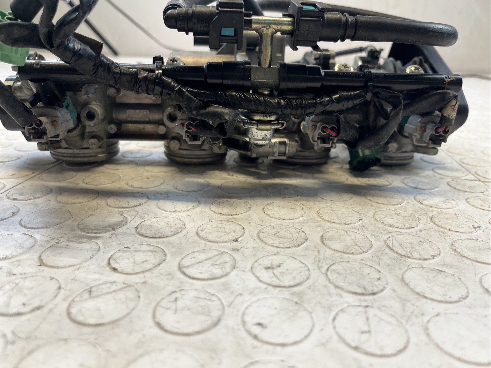 2016 Yamaha YZF R1M Throttle bodies, injectors OEM