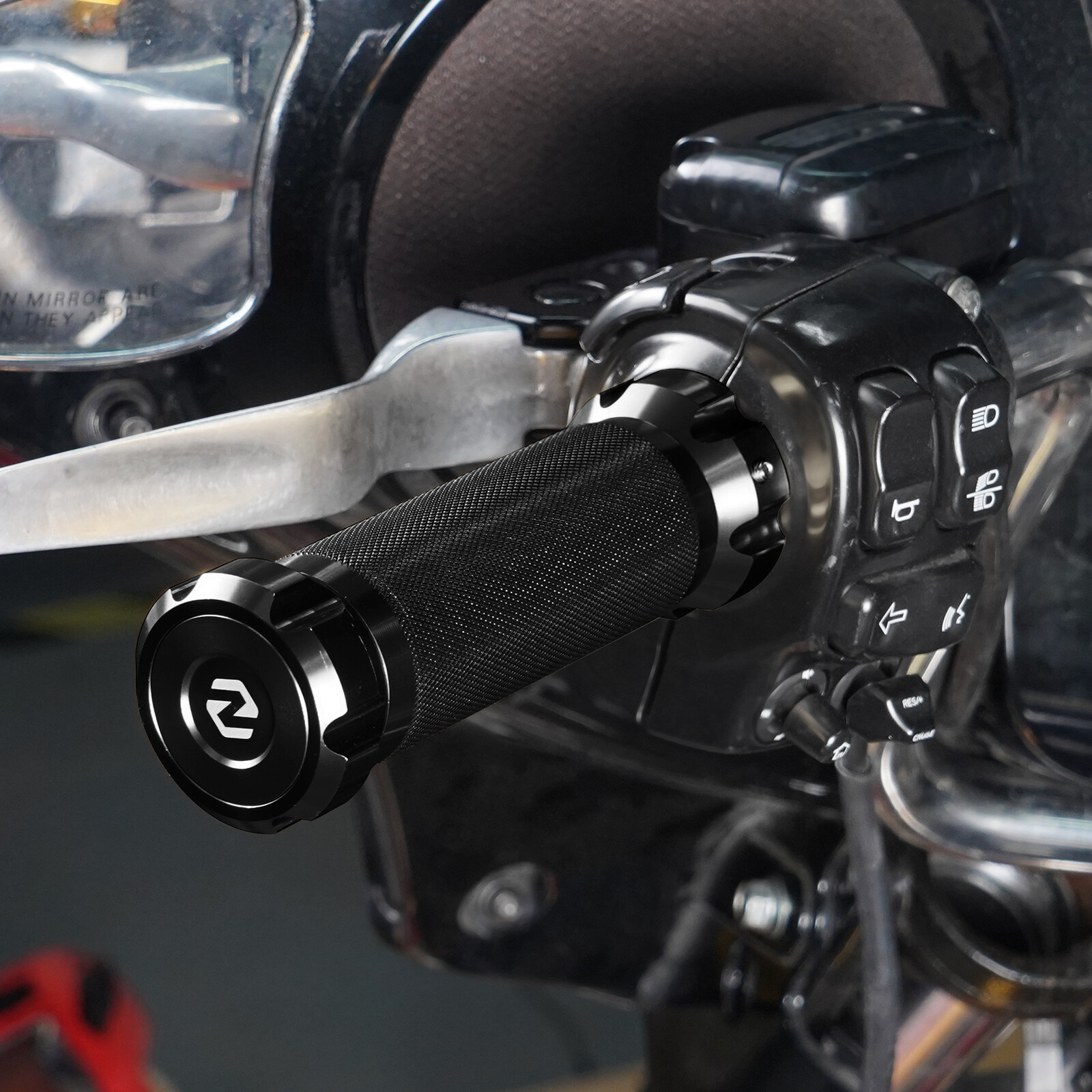 Anodized Handlebar Hand Grips For Harley Street Glide FLHX FLHXS FLHXST FLHXXX