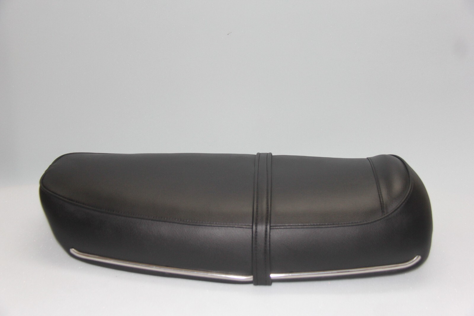1969-1972 Kawasaki H1 H1A 500 motorcycle seat chrome trim CODE: L2140