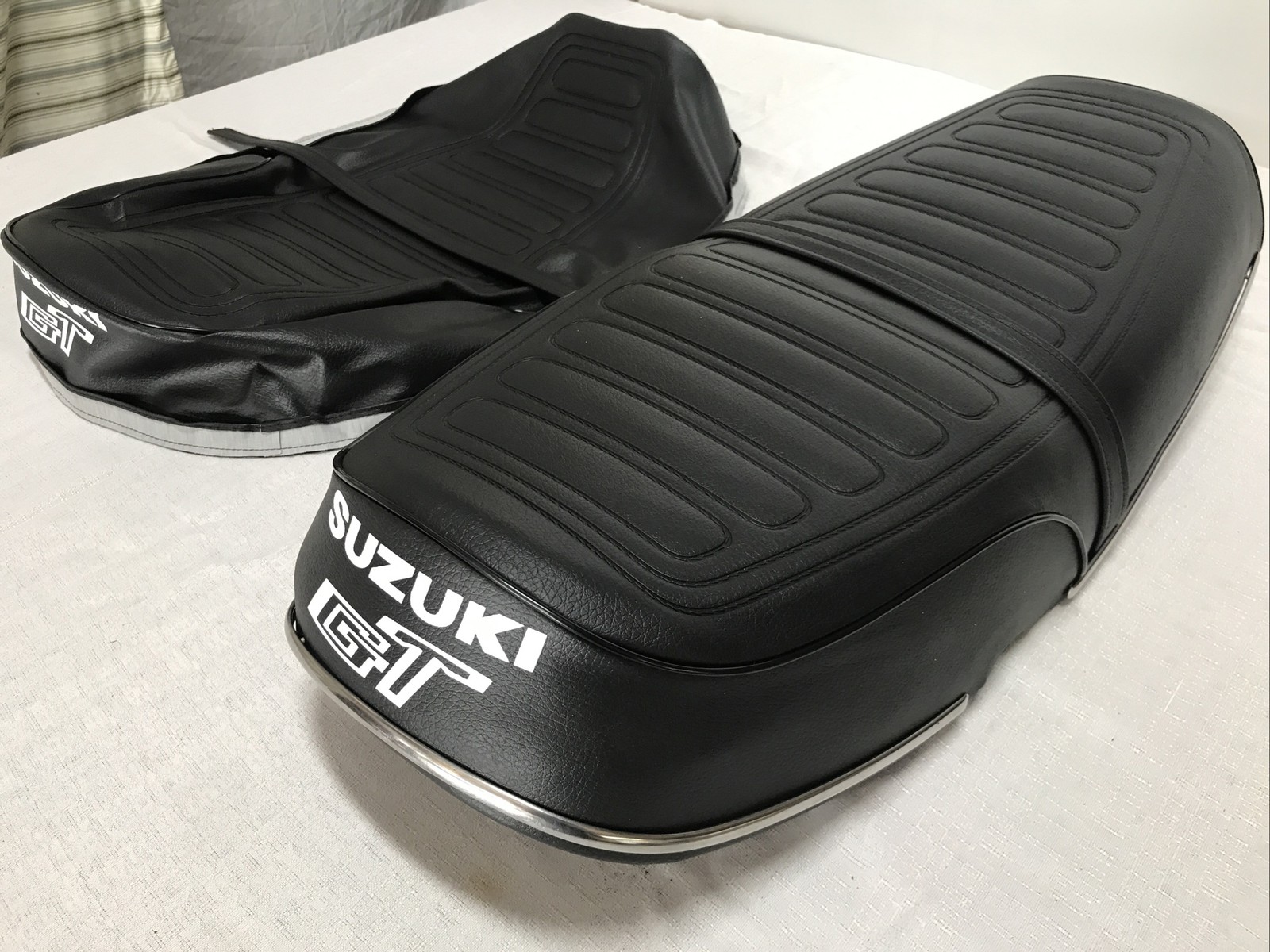 YAMAHA YT60 YF60 SEAT COVER TRI-ZINGER 4-ZINGER 1984 TO 1986 (RED) (Y-25)
