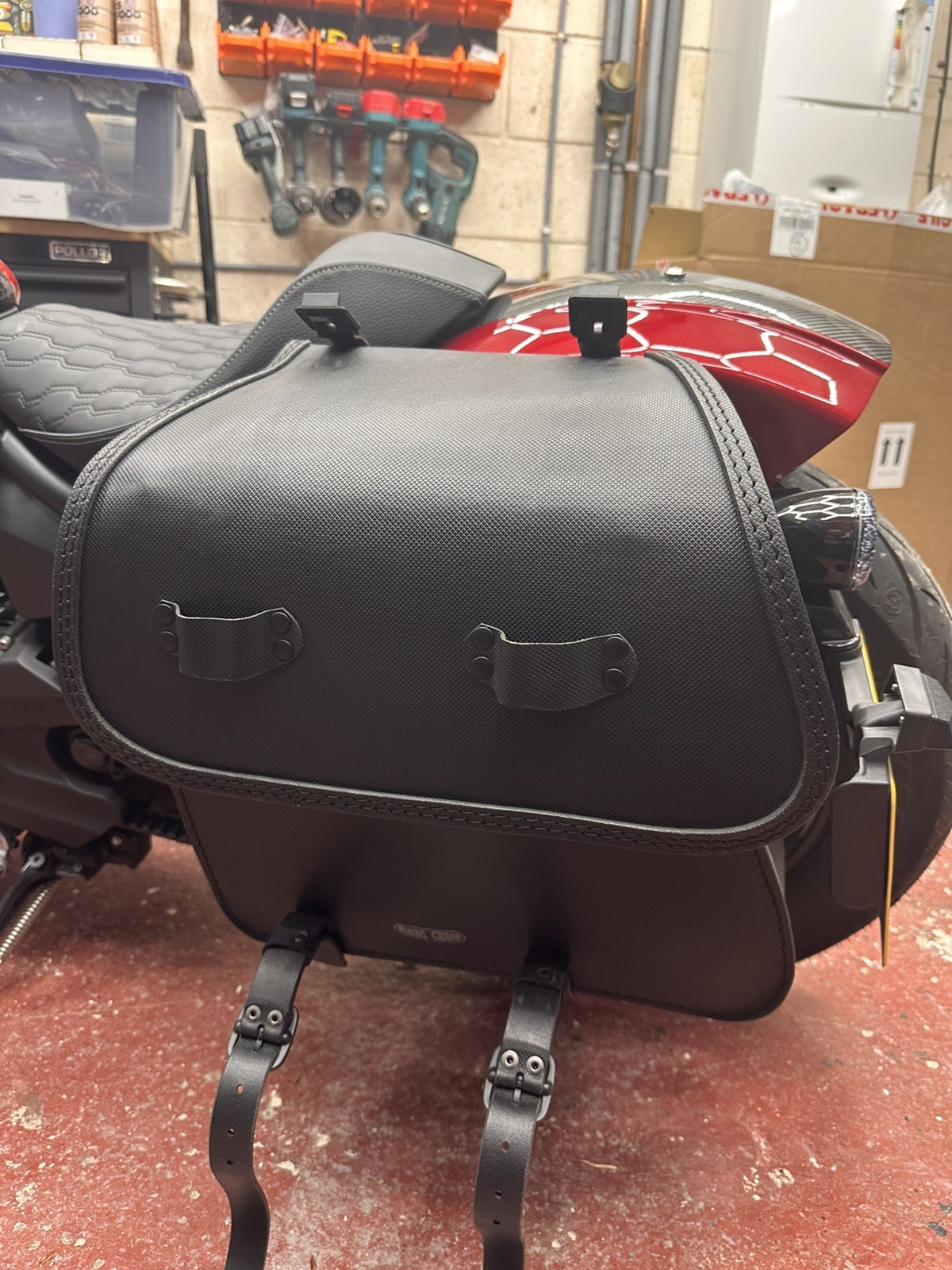 Ends Cuoio Rev Cheyenne | Leather saddlebag for Indian Scout