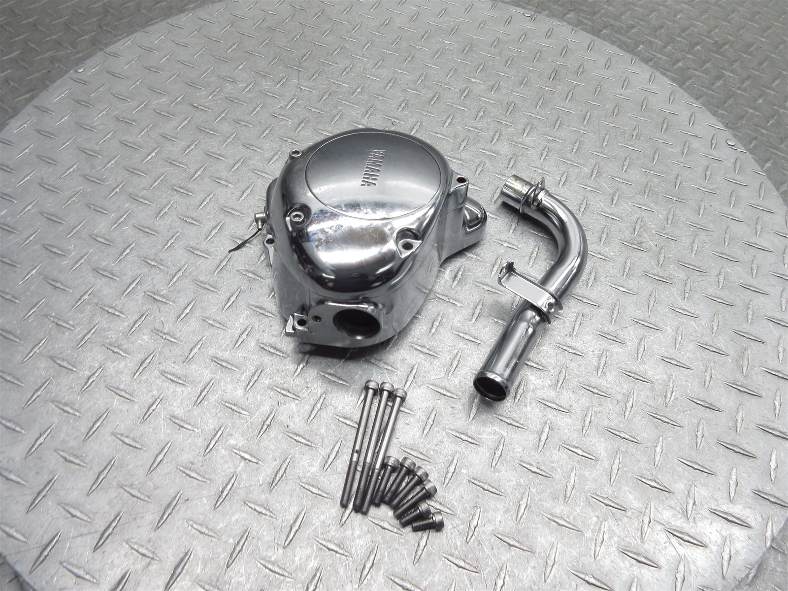 2007 05-09 Yamaha XVZ1300 Royal Star Engine Water Pump Side Cover Housing Pipe