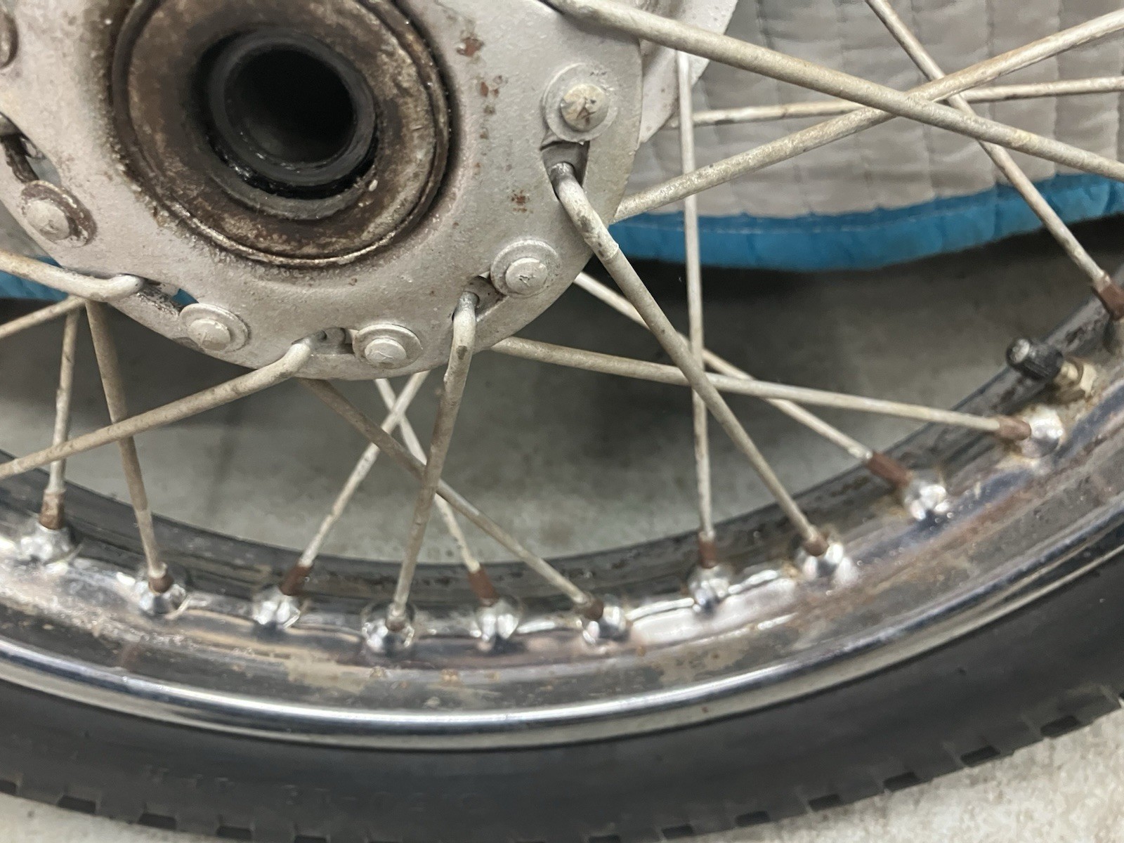 1974-1978 Aermacchi Harley Davidson SX175/250 18″ rear wheel assy w/tire USED