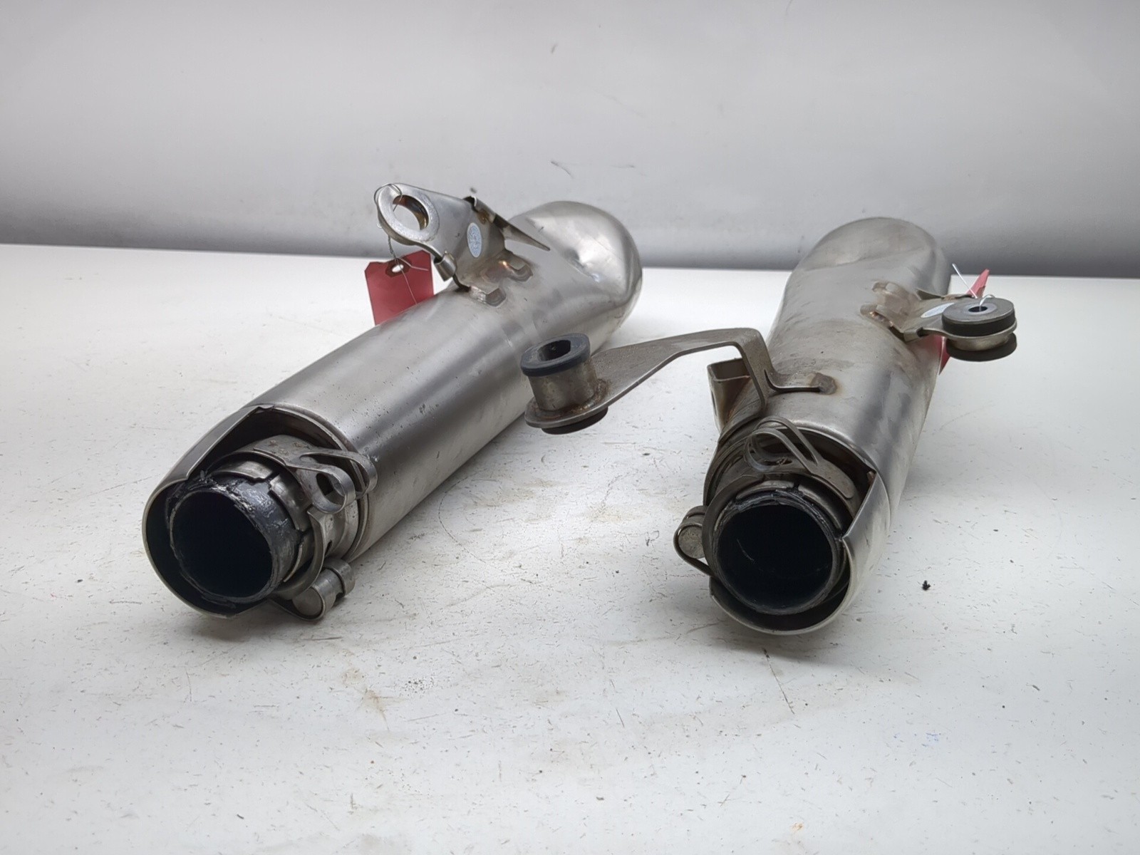 21-24 Triumph Street Twin Rear Left Right Exhaust Muffler Set T2201738 T2201739