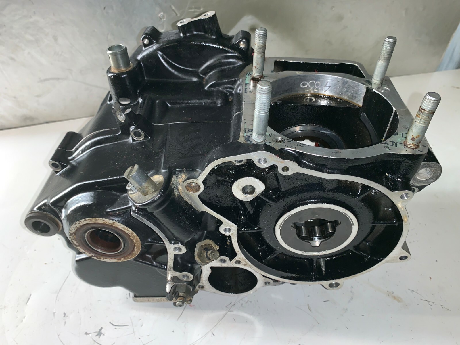 2001 KTM 400 LC4 OEM SET CRANKCASE LEFT RIGHT TRANSMISSION BOX BOTTOM END