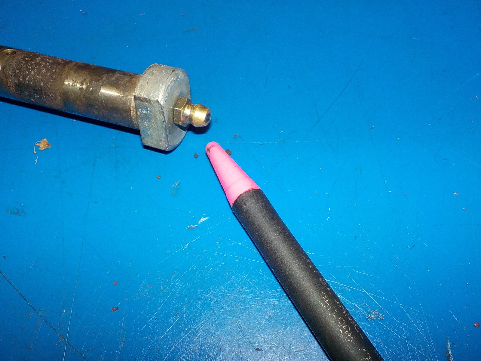 YAMAHA XS 400 1980 SWING ARM BOLT/ NUT , ZERKS BAD AS SHOWN IN PICTURE, USED