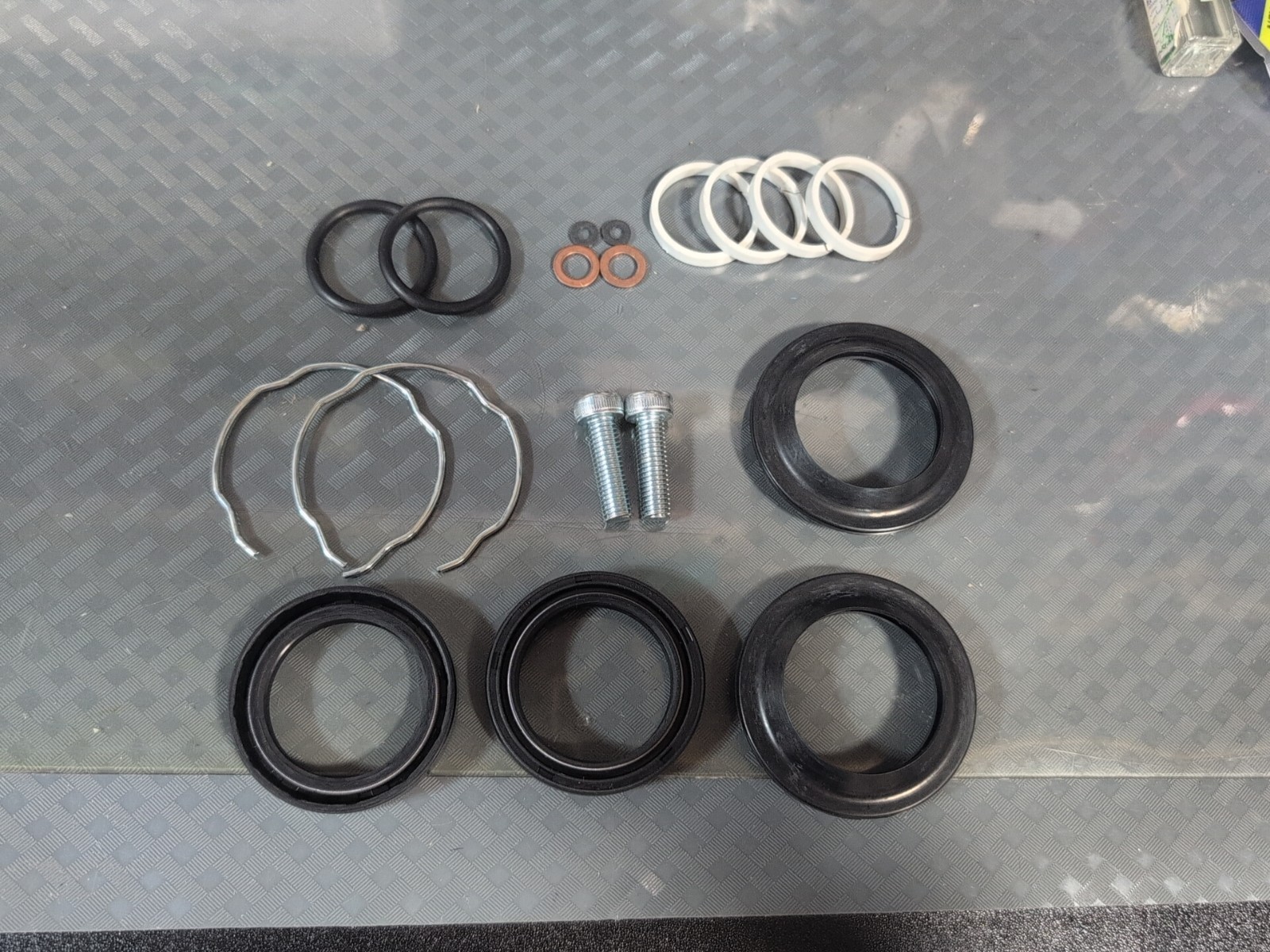 Biker’s Choice 39mm Fork Seal Kit – ’88-Up Showa MT62127 #31