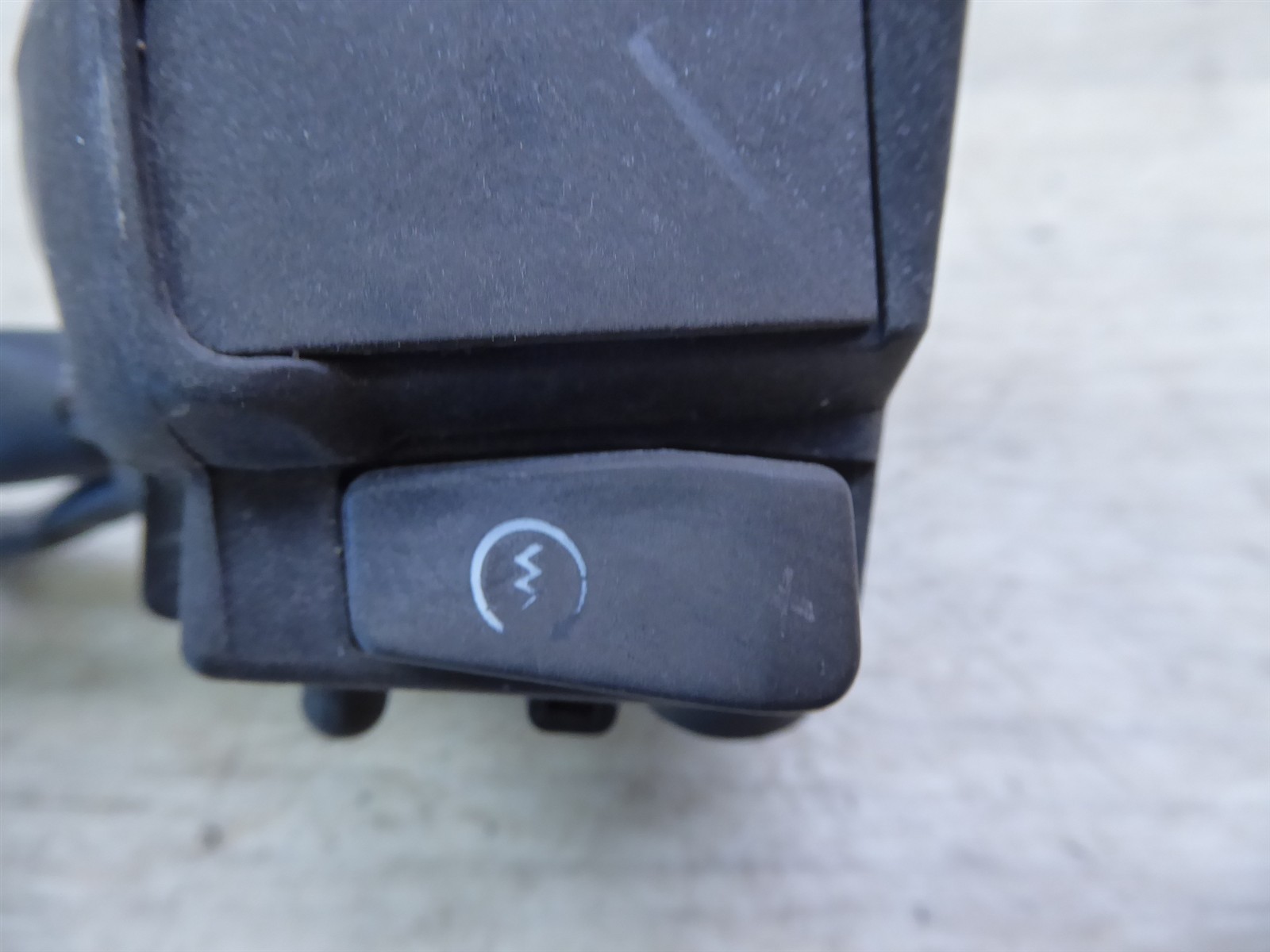 2000 Honda CBR600 F4 H20869) right hand control switch start button