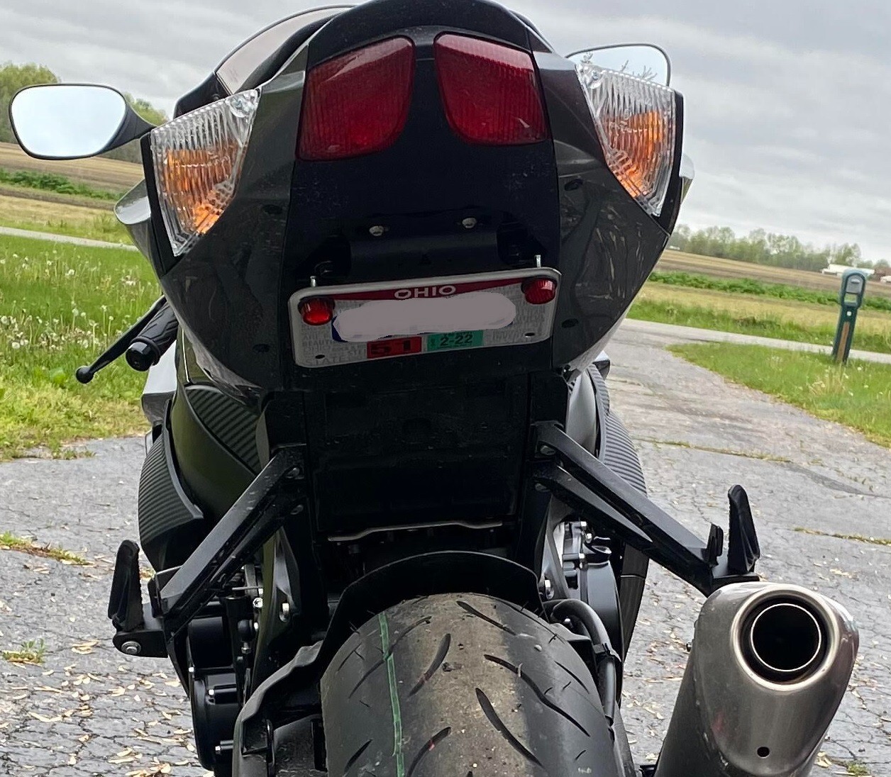 SUZUKI GSXR GSX-R 600 750 1000 Fender Eliminator Tail Tidy Front Facing BlackP/L