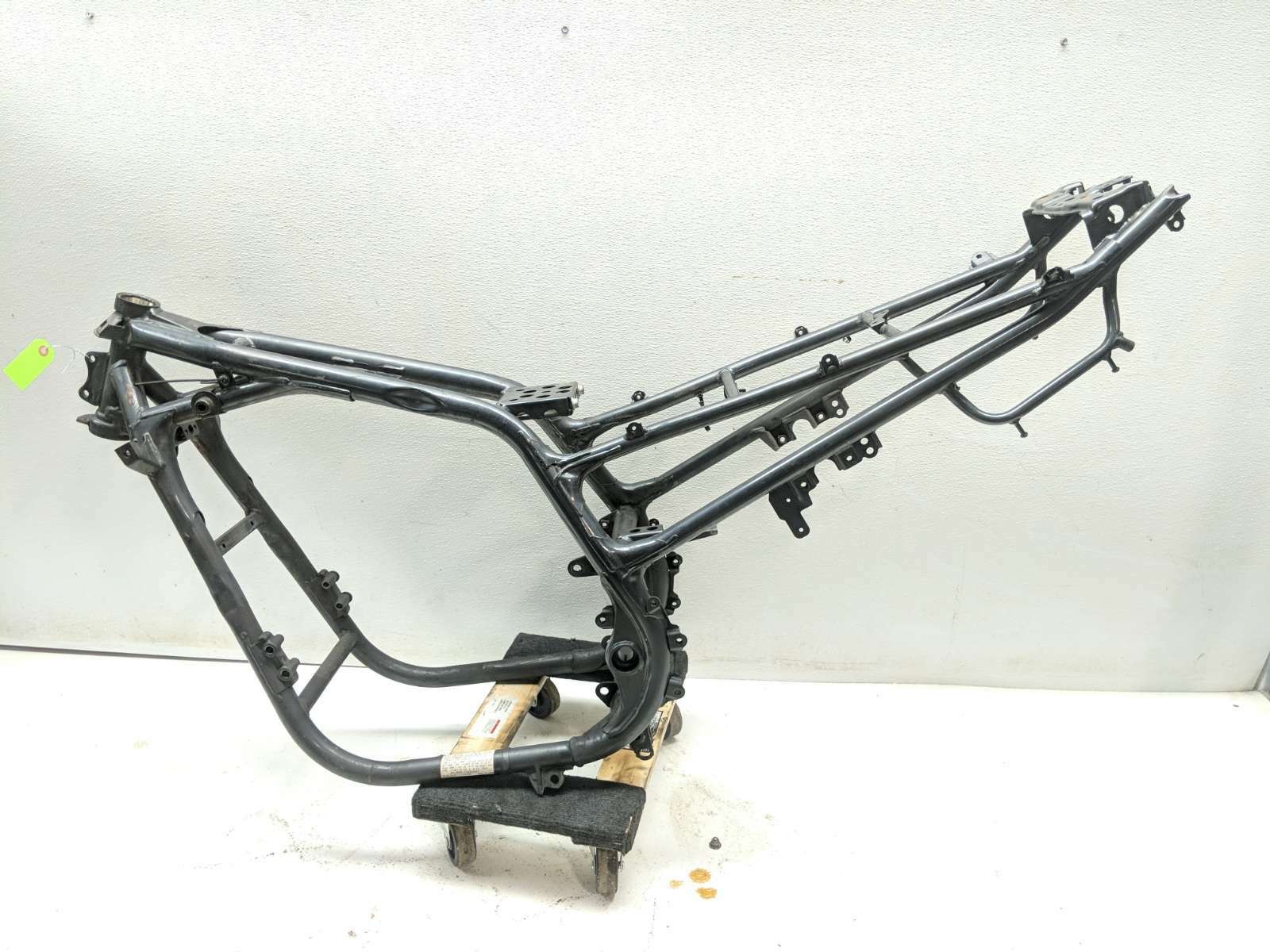 99-05 Kawasaki ZR750 ZR7S Main Frame Chassis STRAIGHT SLVG JKAZRDH172A003437