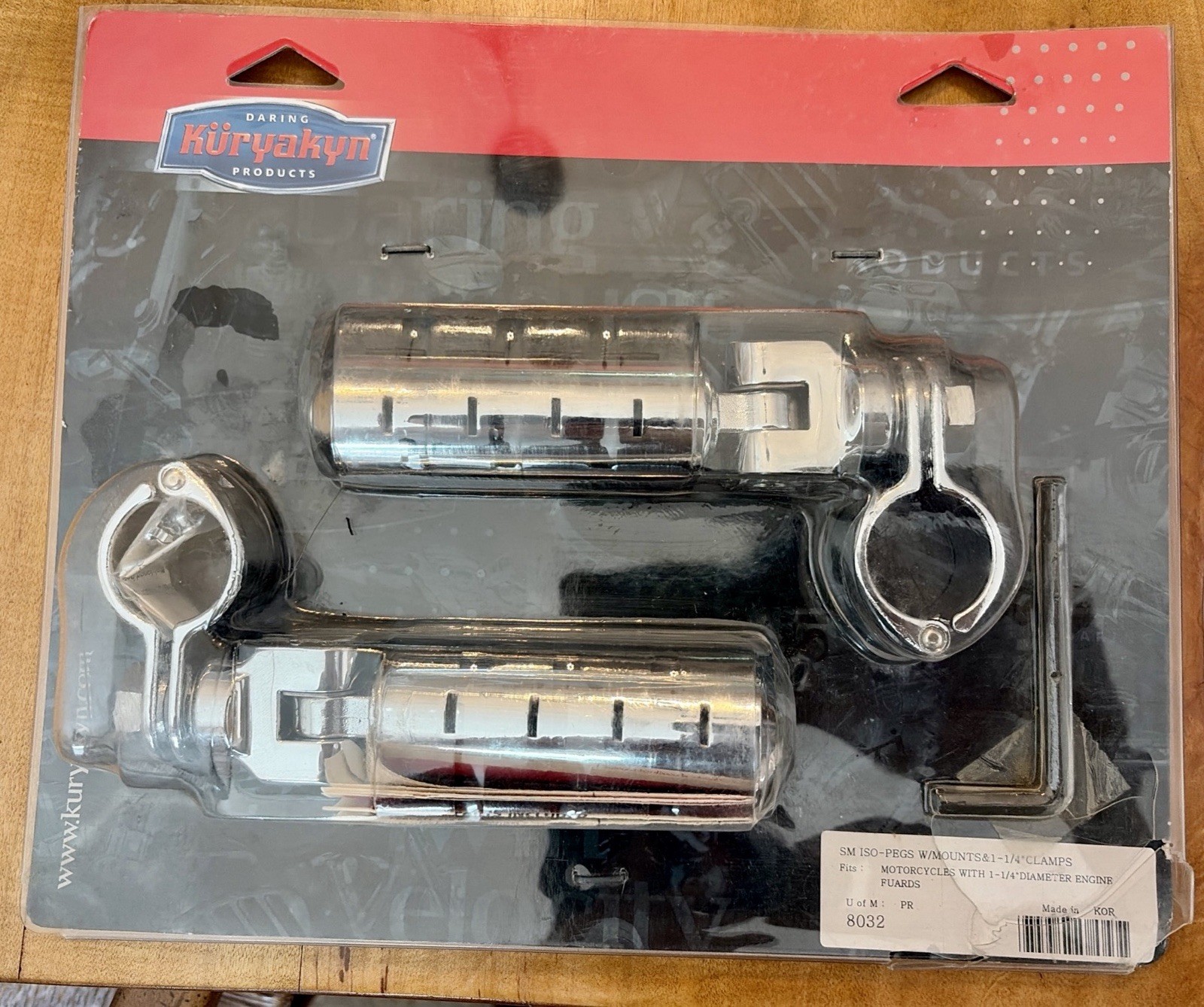 Kuryakyn 8032 Magnum Quick Clamp 1-1/4in with Small ISO Highway Peg Pair