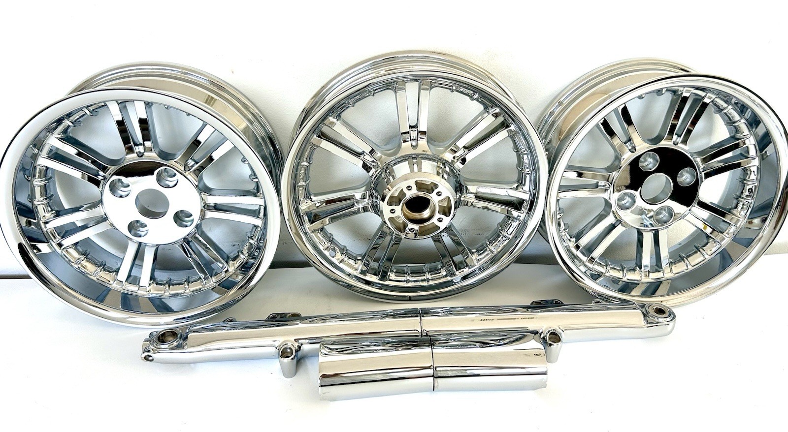 HARLEY TRI GLIDE WHEELS GLIDE TRIKE FREEWHEELER CHROME FORKS 2009 -25 OUTRIGHT