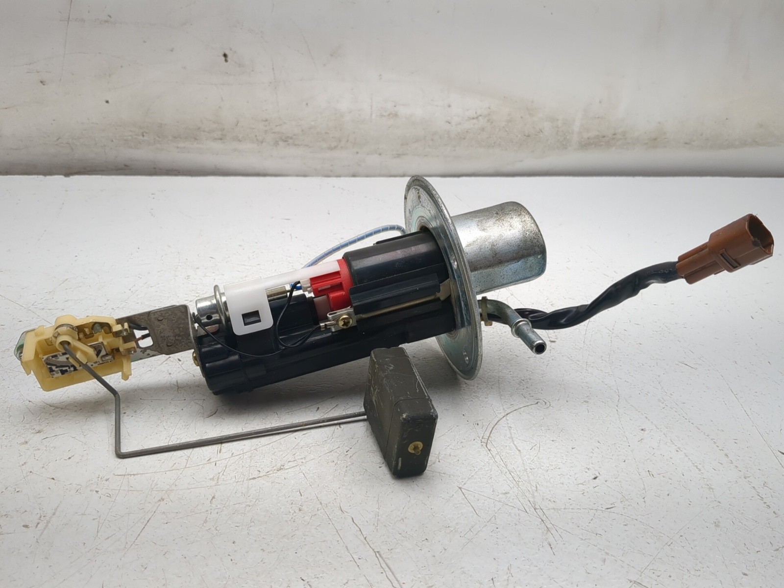 99-07 Suzuki Hayabusa GSX1300R Fuel Pump Assembly 15100-24FB0