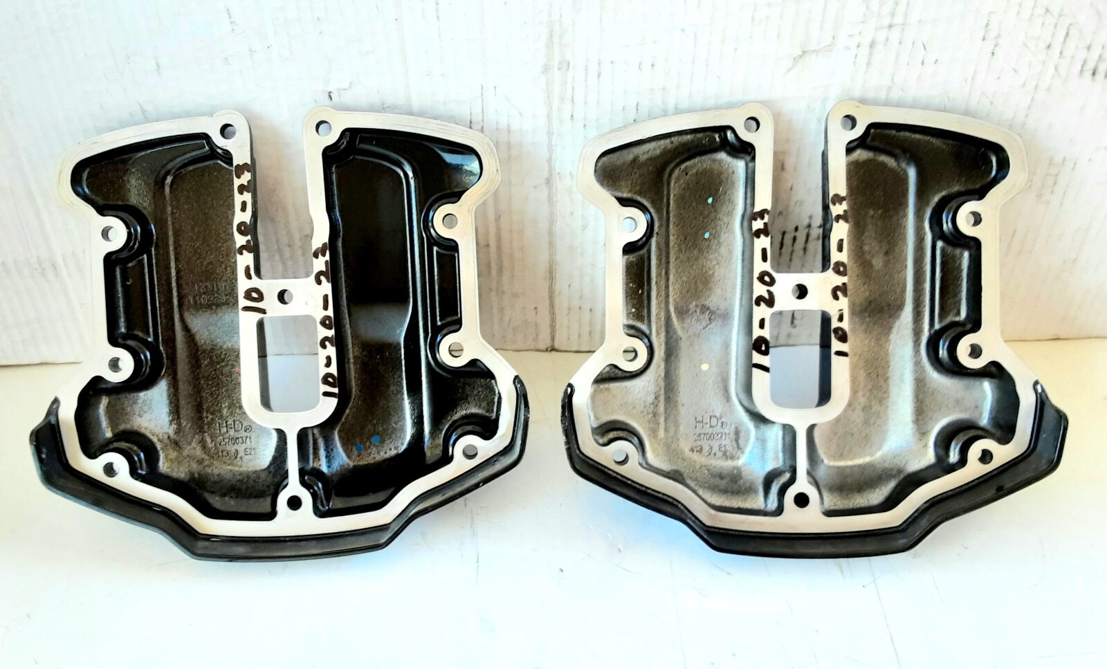 OEM Harley-Davidson 17-22 M8 Black Top Rocker Covers 25700371