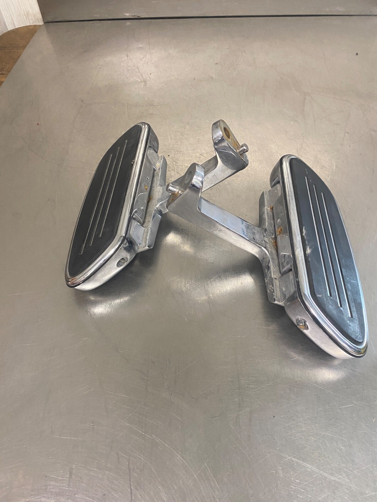 2005 Harley Davidson E/G U/C Streamliner Passenger Footboard & Mount Kit Chrome