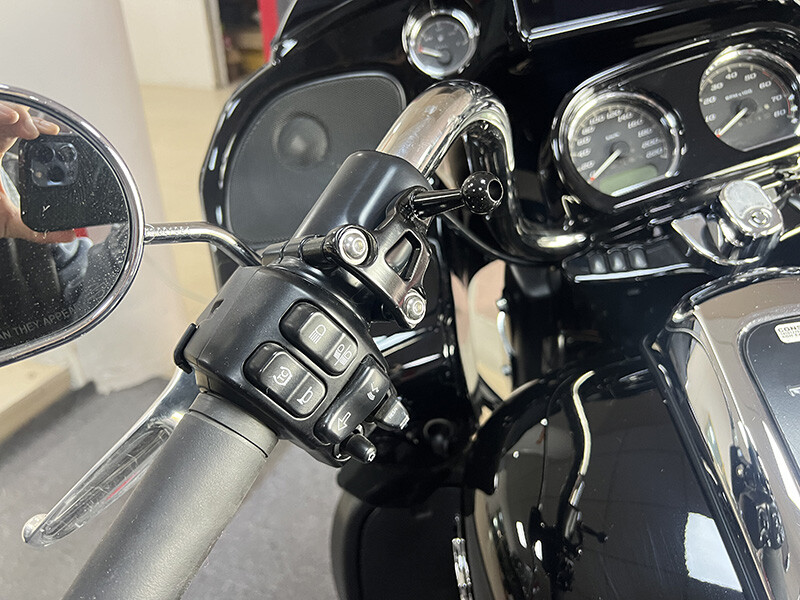 Phone Carrier Mount Holder For Harley Road Glide FLTR FLTRK FLTXS FLTRXST 15-23