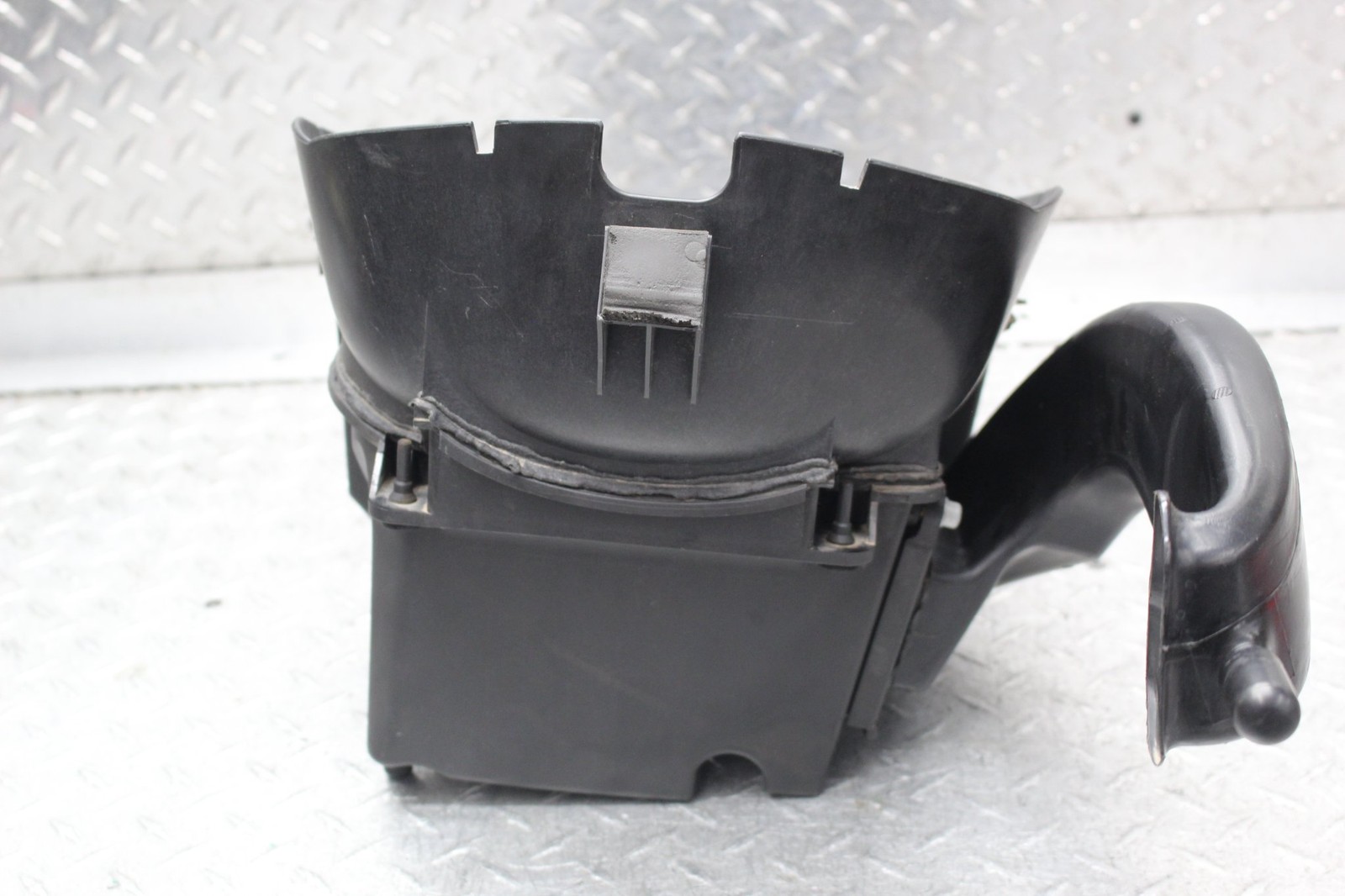 2005 BMW F650CS ABS AIRBOX AIR CLEANER HOUSING ASSEMBLY 13717660042