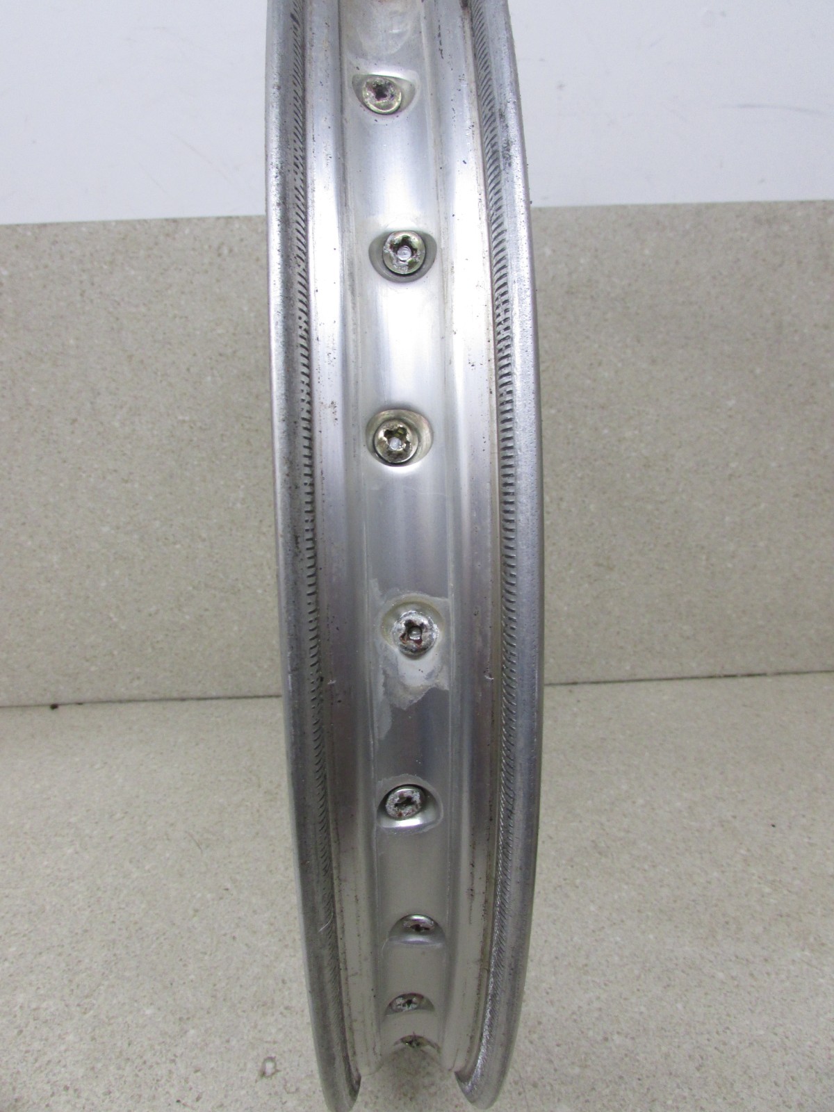 82-83 YAMAHA IT175 82 IT250 IT465 OEM FRONT WHEEL DID 1.60X21 23X-25111-00-98