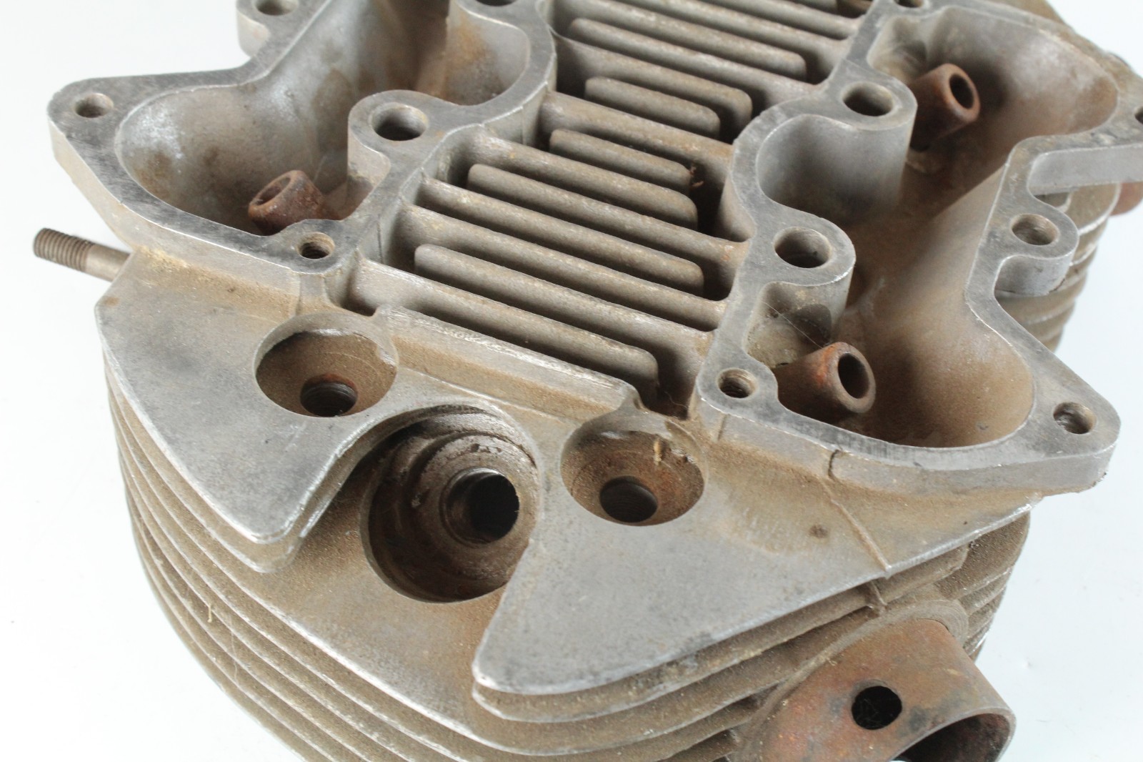 Triumph T100 500 8 Bolt Cylinder Head E3991 70-3991 BROKEN FIN x1