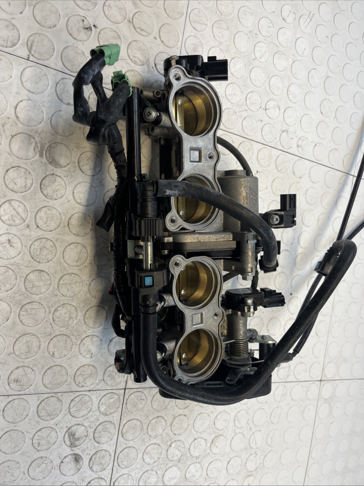 2016 Yamaha YZF R1M Throttle bodies, injectors OEM