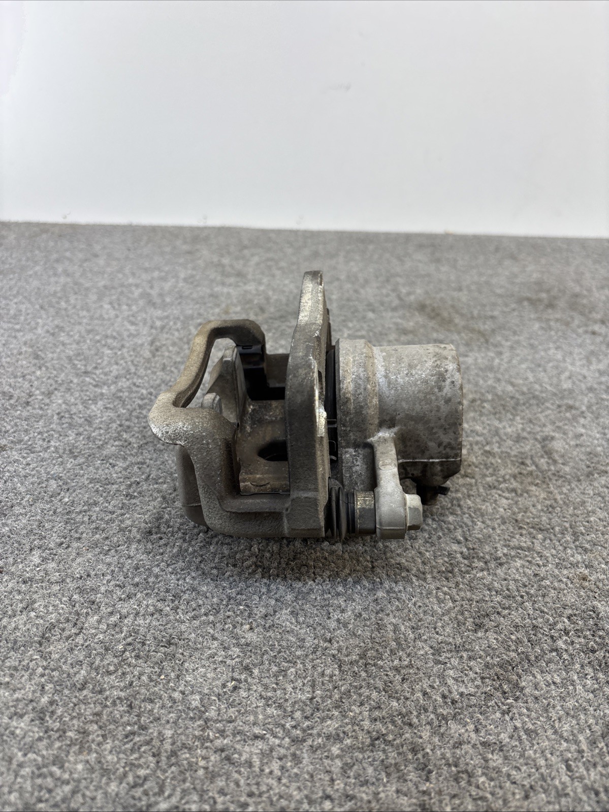 11-16 Hyundai Equus Rear Left Driver Side Brake Caliper BC140133 Oem