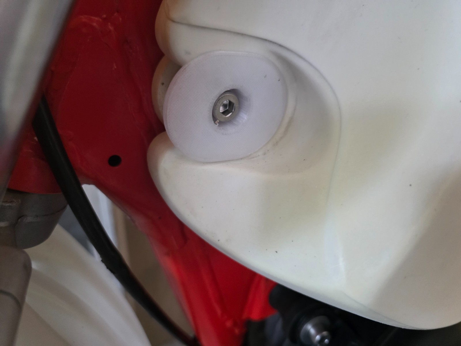 1983 KTM250 / KTM420 / KTM495 – new reproduction tank mount grommets