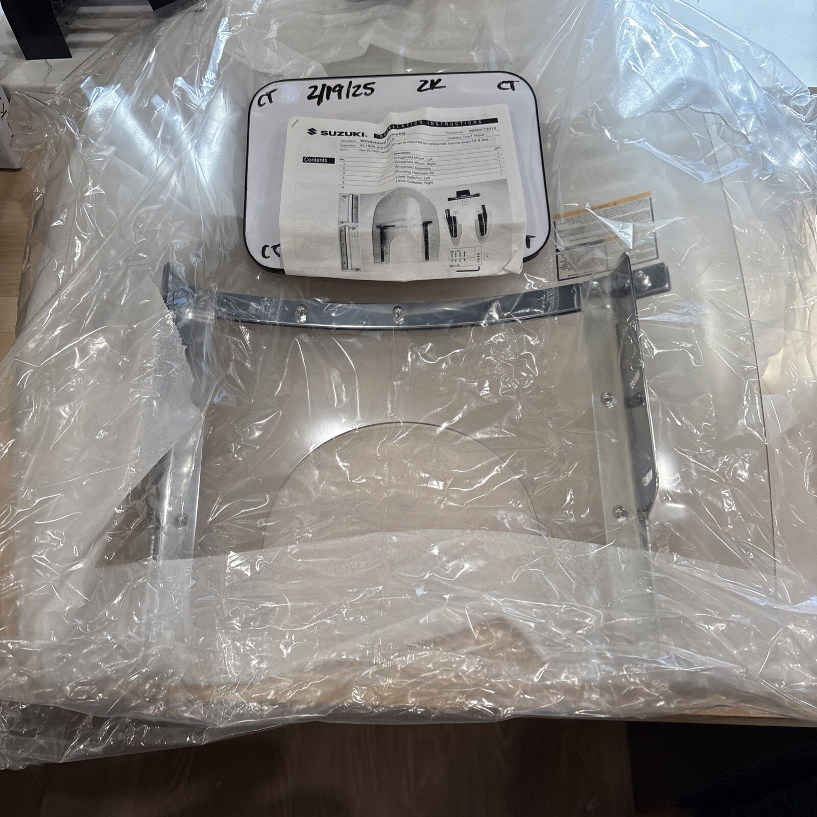 2005-2010 Suzuki VL 1500 C90 OEM Windshield Kit 99950-72010 (001) (Kit-SZ5)