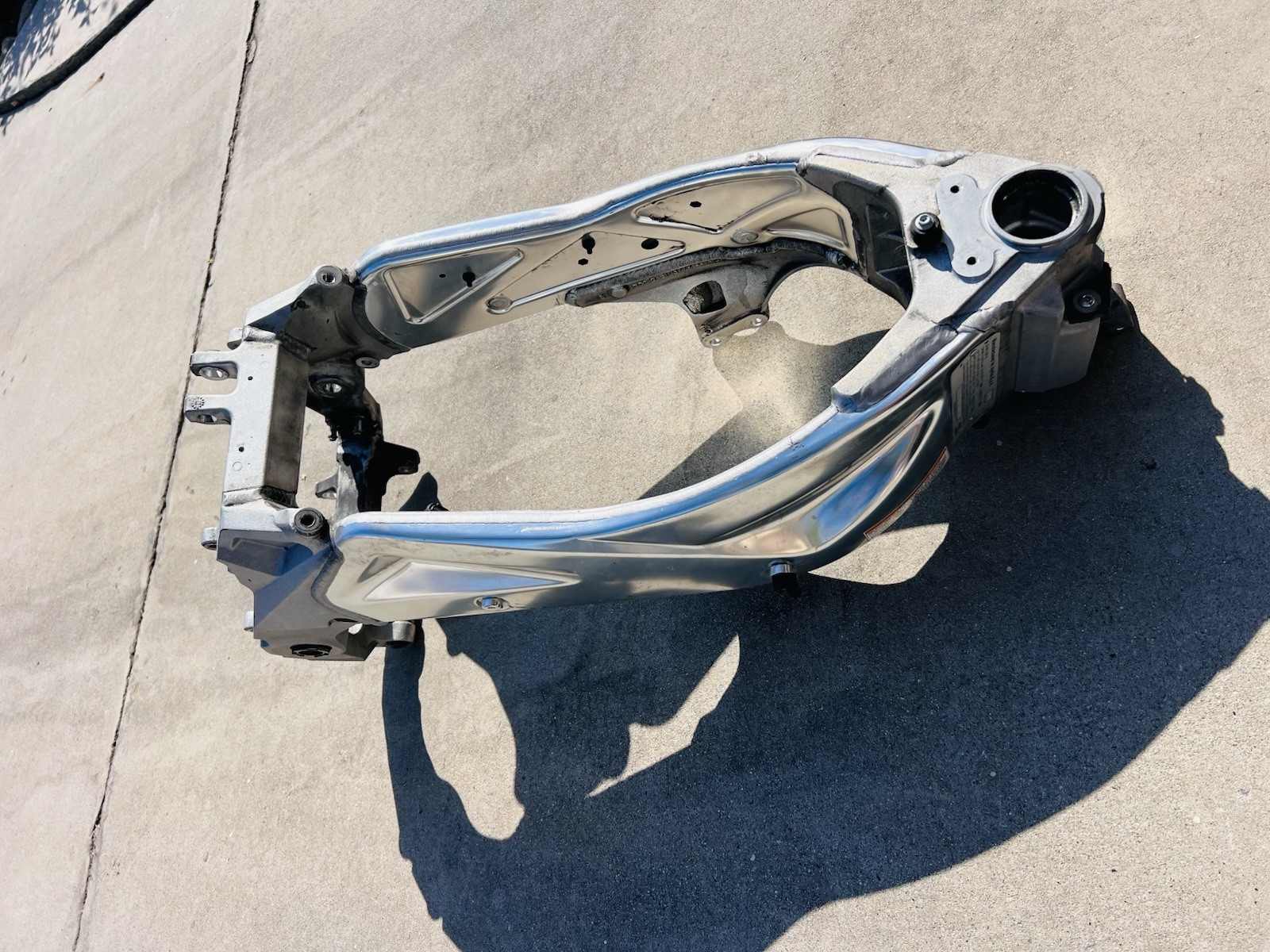 Aprilia Tuono 06-07 RSV 1000 04-09 Main Frame Chassis DAMAGE SLVG AP8145075