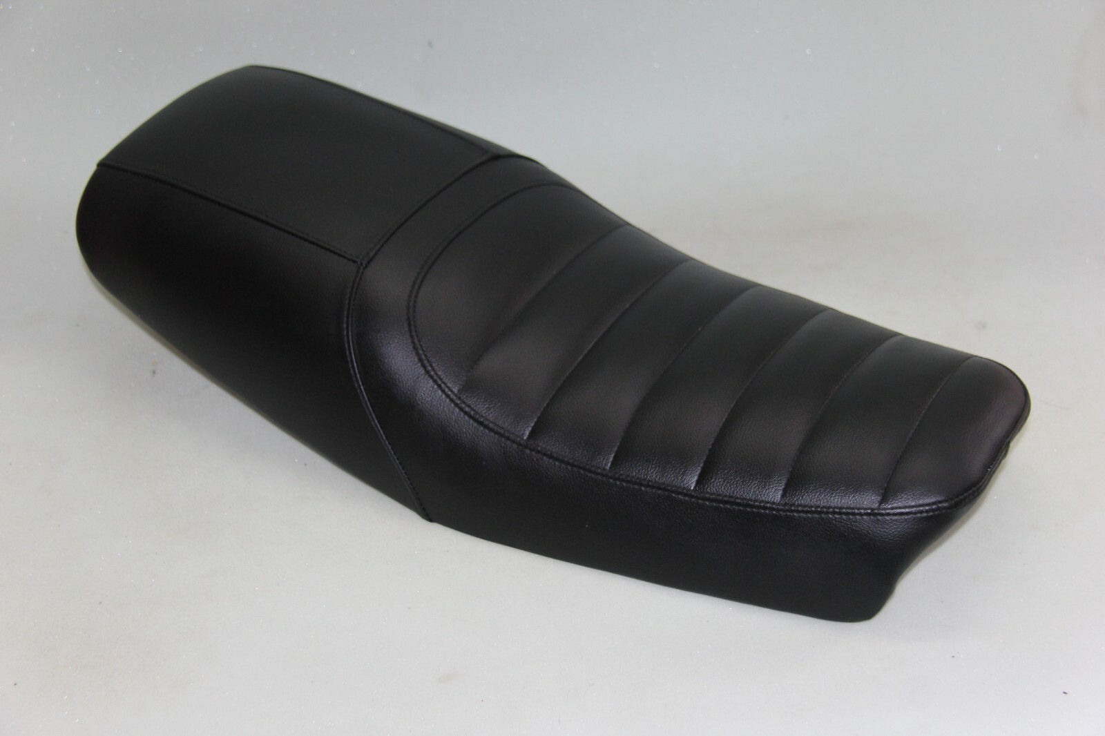 Kawasaki KZ650 B B1 B2 C1-C3 1977-1979 cafe racer seat cowling type CODE: L6251