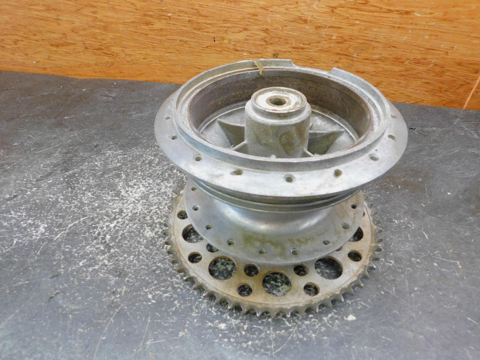 Carabela 125 200 MX Rear Wheel Hub 1279