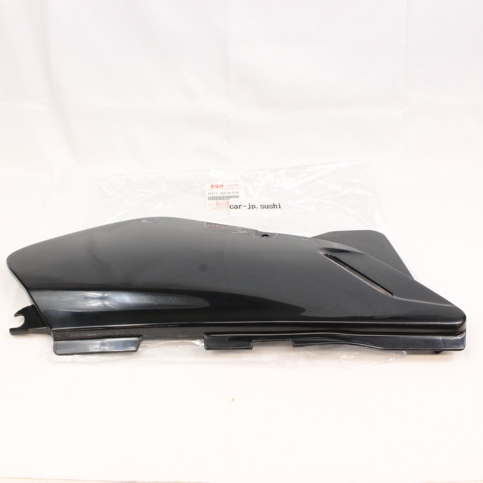 SUZUKI OEM 96-23 DR560SE BLACK SIDE FRAME COVERS L&R Set 47211 & 47111-32E10-019