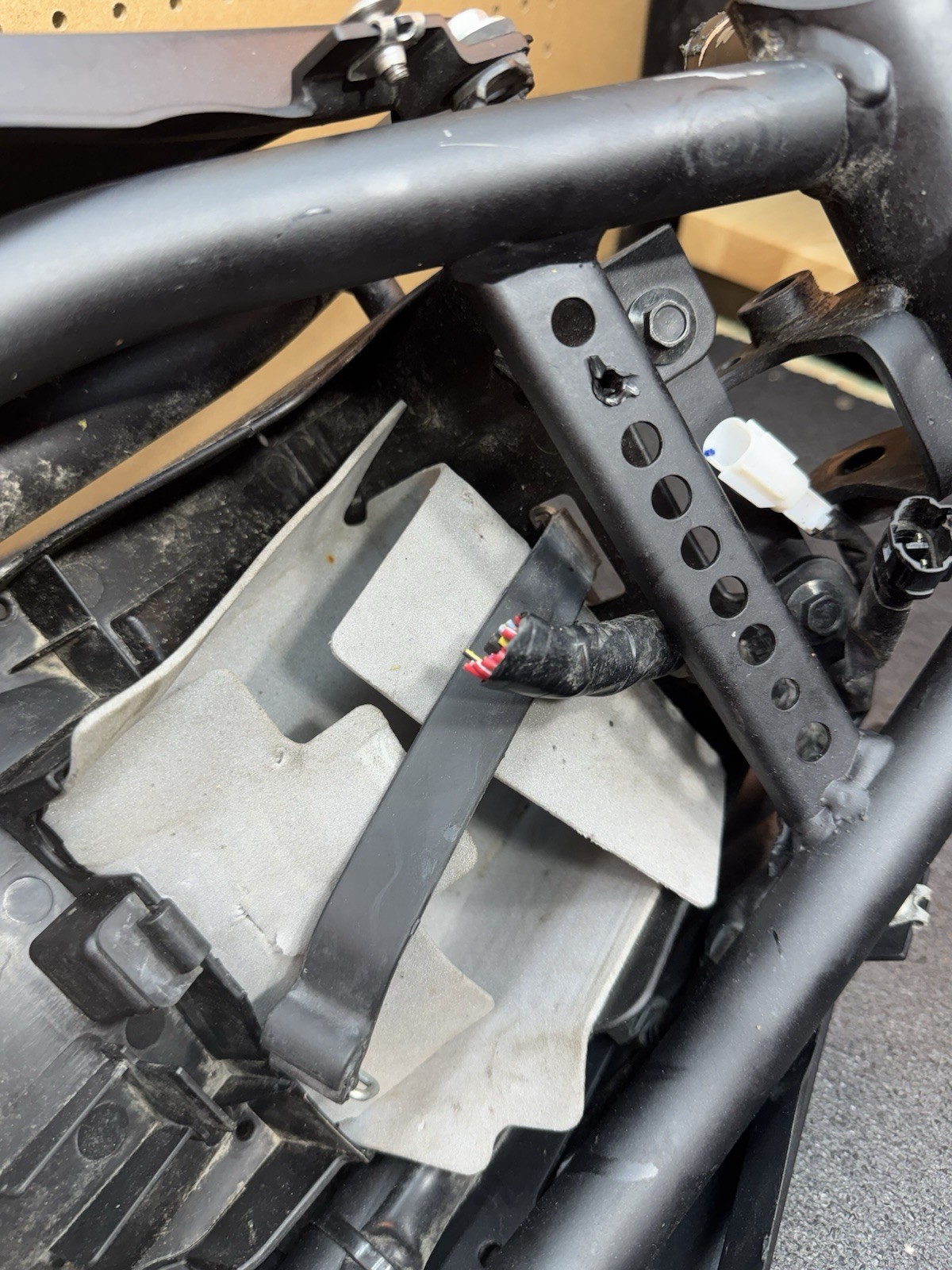 19 20 22 23 24 2023 YAMAHA MT-03 R3 OEM Subframe Sub Frame Chassis Straight Cut