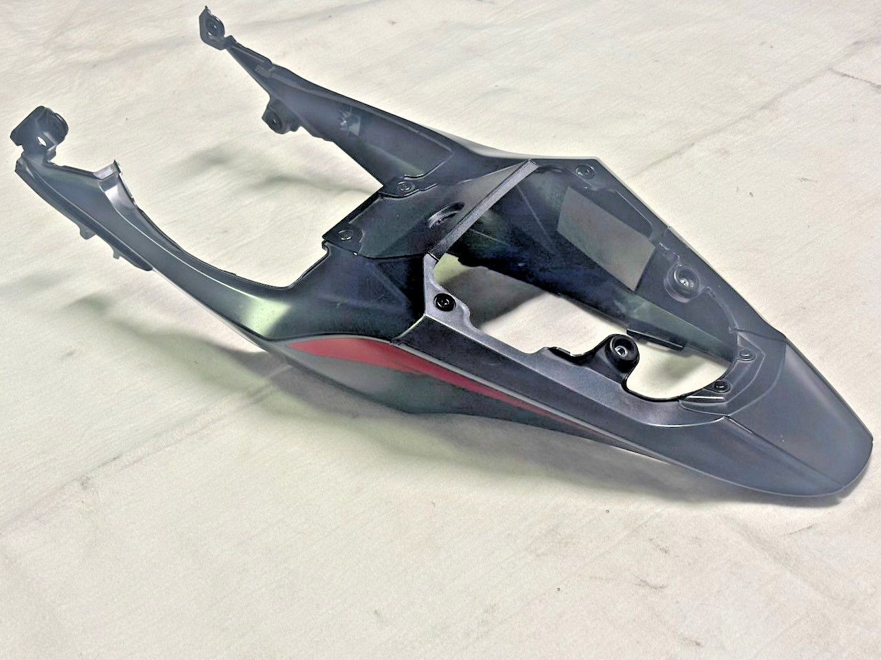 2017-2025 SUZUKI GSXR1000 GSXR 1000 OEM REAR BACK LEFT RIGHT TAIL FAIRING CENTER