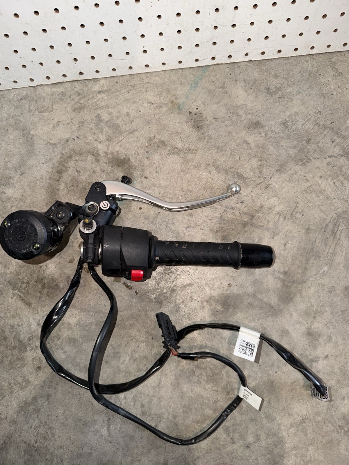 2025 25-26 Aprilia RS660 RS 660 RIGHT SIDE CLIP ON HANDLEBAR CONTROLS BRAKE OEM