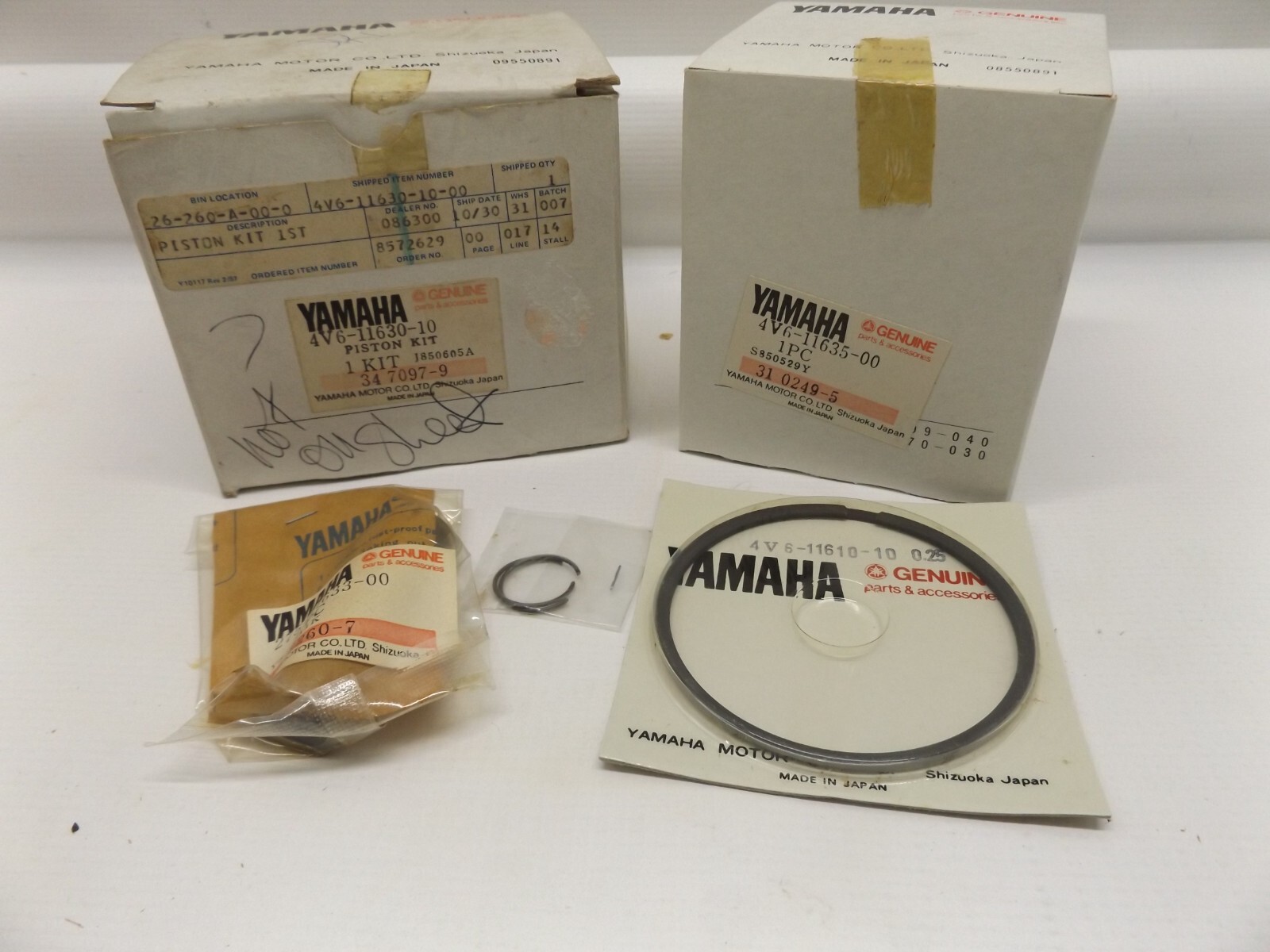 NOS YAMAHA 4V6-11630-10-00 PISTON KIT .25MM OS IT1465