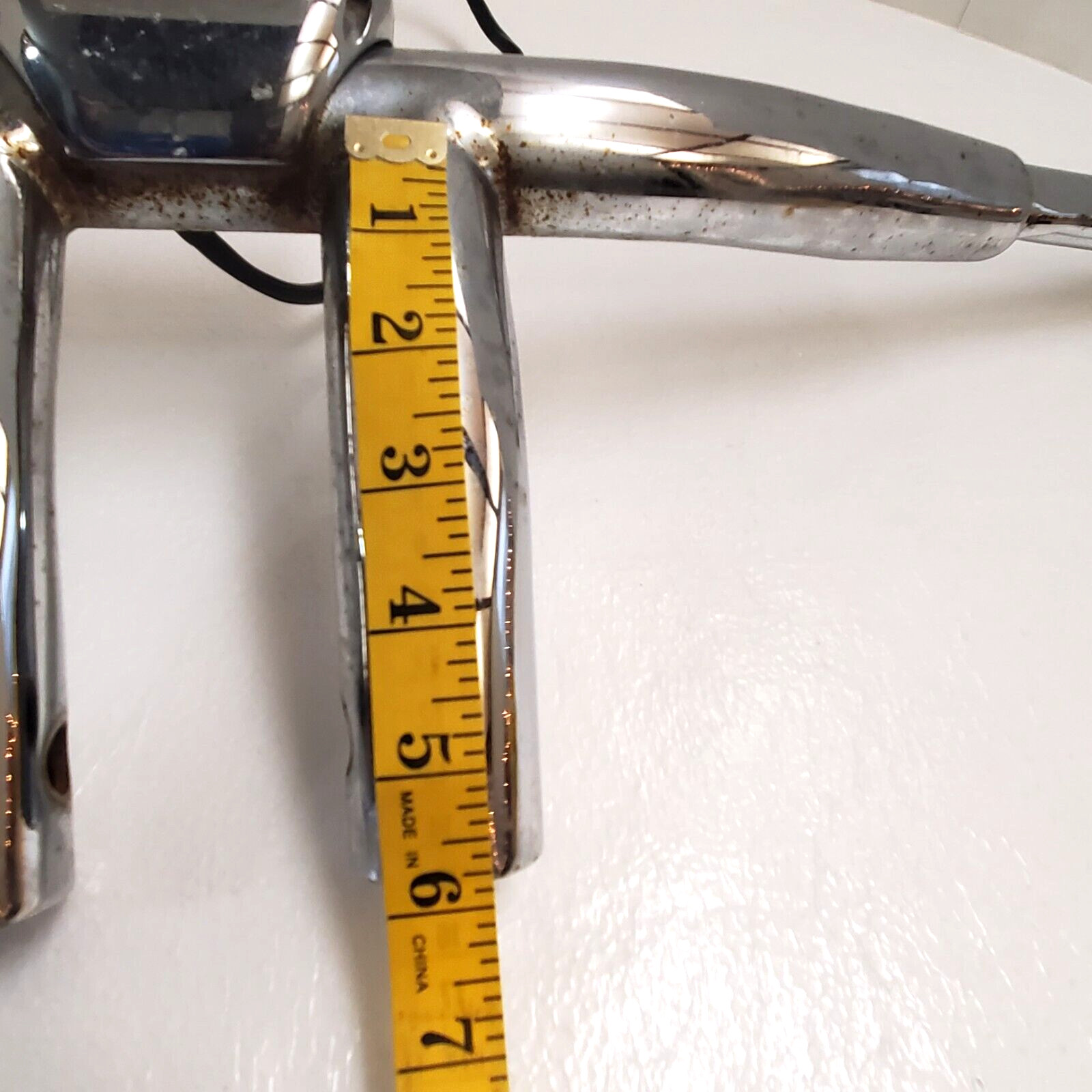 Motorcycle T Bar Handlebars 1.5 in. 6 in. Rise Drag 32 in W Chrome w Speedometer