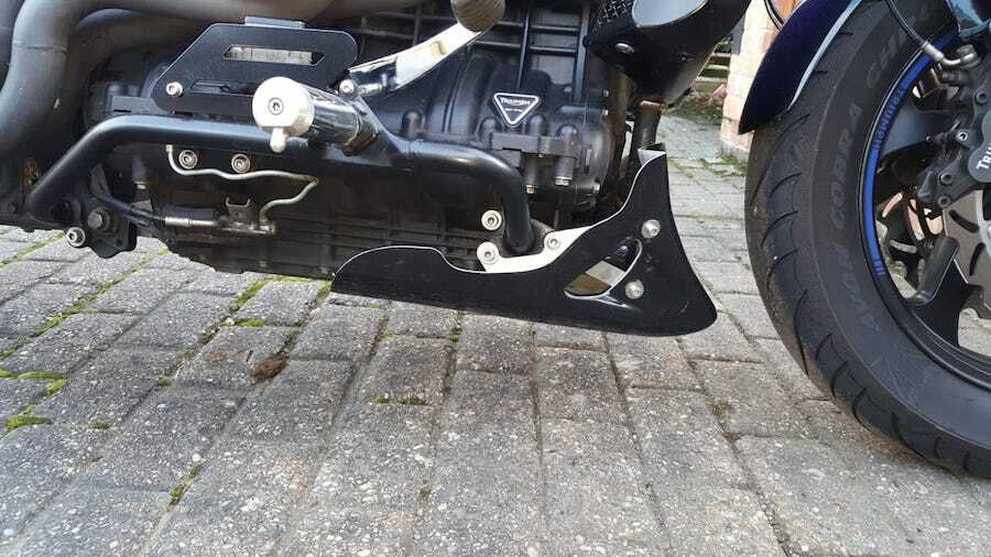 TRIUMPH ROCKET 3 BELLY PAN – BLACK FIBREGLASS – MID SIZE –
