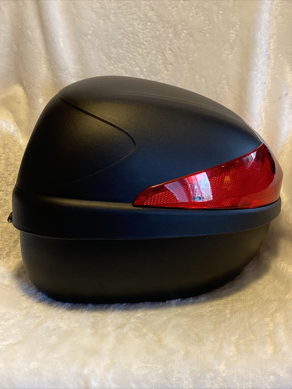 GIVI Monolock 29L Locking Motorcycle Case W/Mounting Plate, Hardware, 2 Keys.