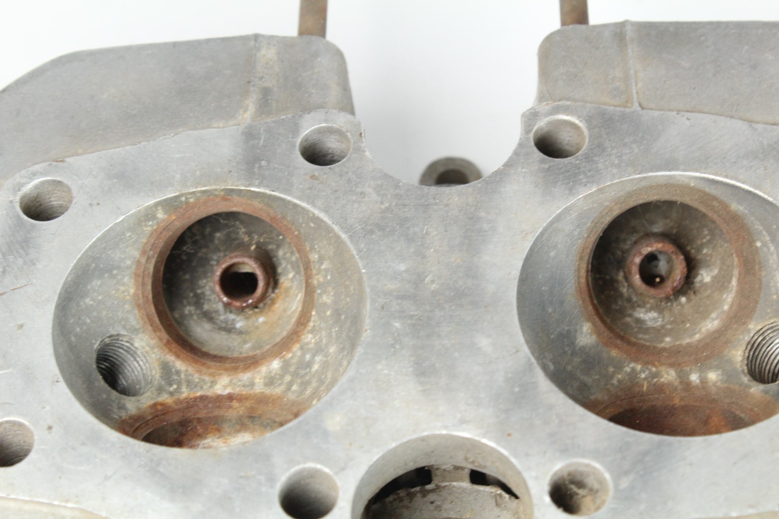 Triumph T100 500 8 Bolt Cylinder Head E3991 70-3991 BROKEN FIN x1