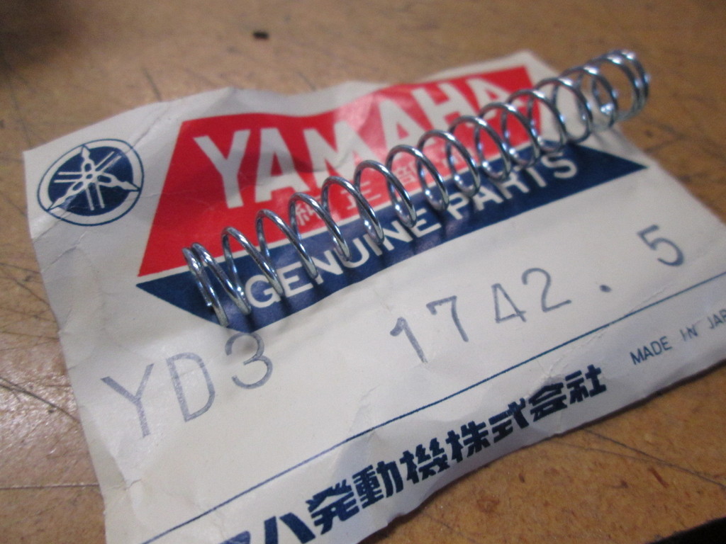 NOS Yamaha OEM DS3 1742 YDS3 2.5″ x 0.25″ Spring