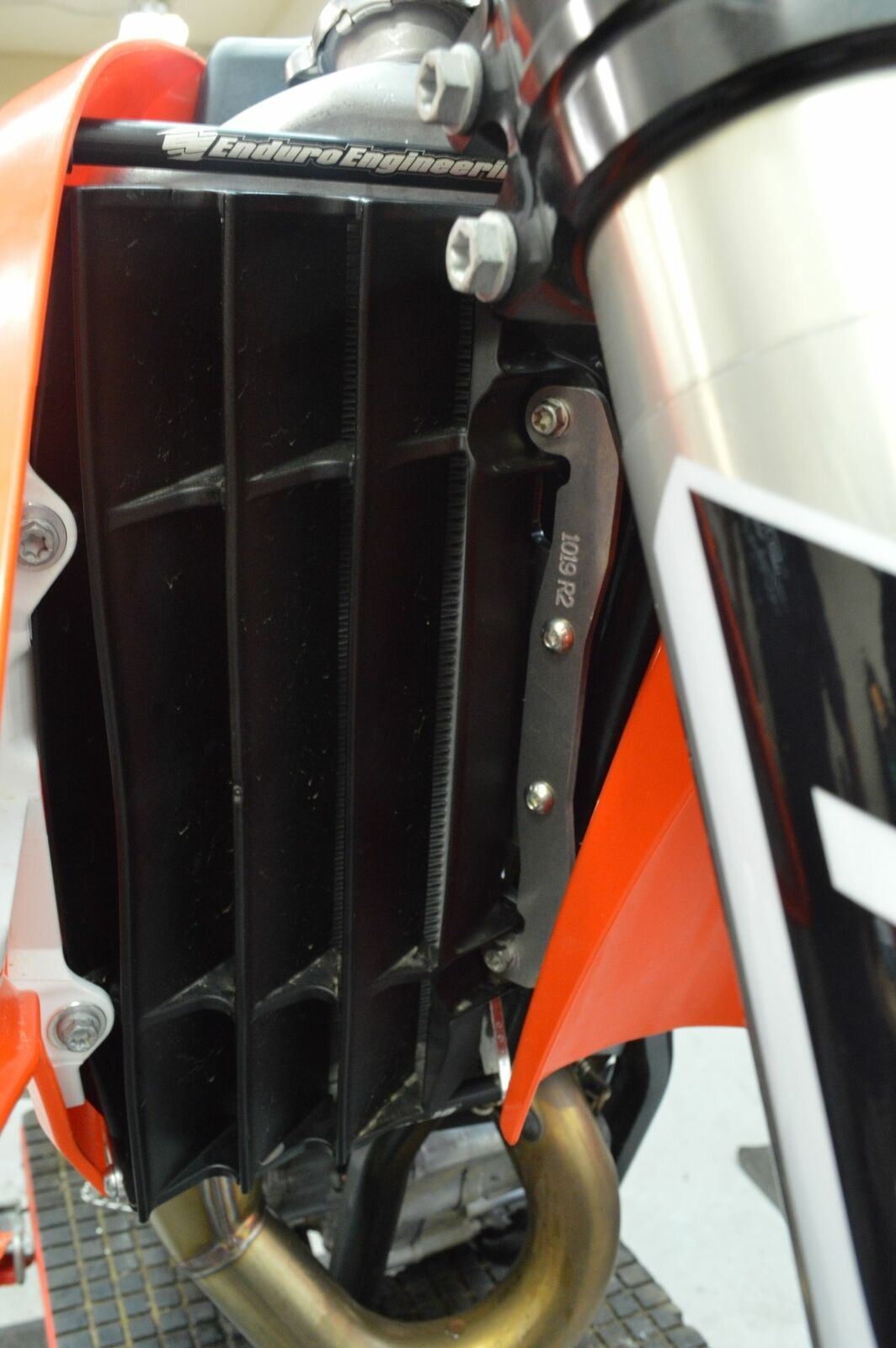 Enduro Engineering 11-1019 radiator braces fits 2019-2022 KTM Husqvarna 125-501