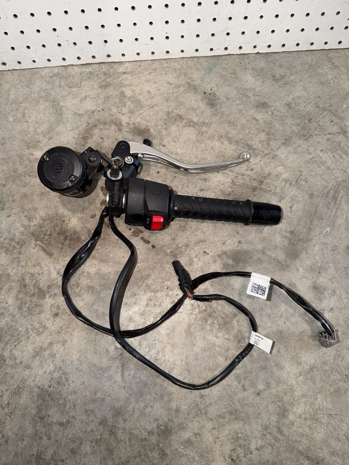2025 25-26 Aprilia RS660 RS 660 RIGHT SIDE CLIP ON HANDLEBAR CONTROLS BRAKE OEM