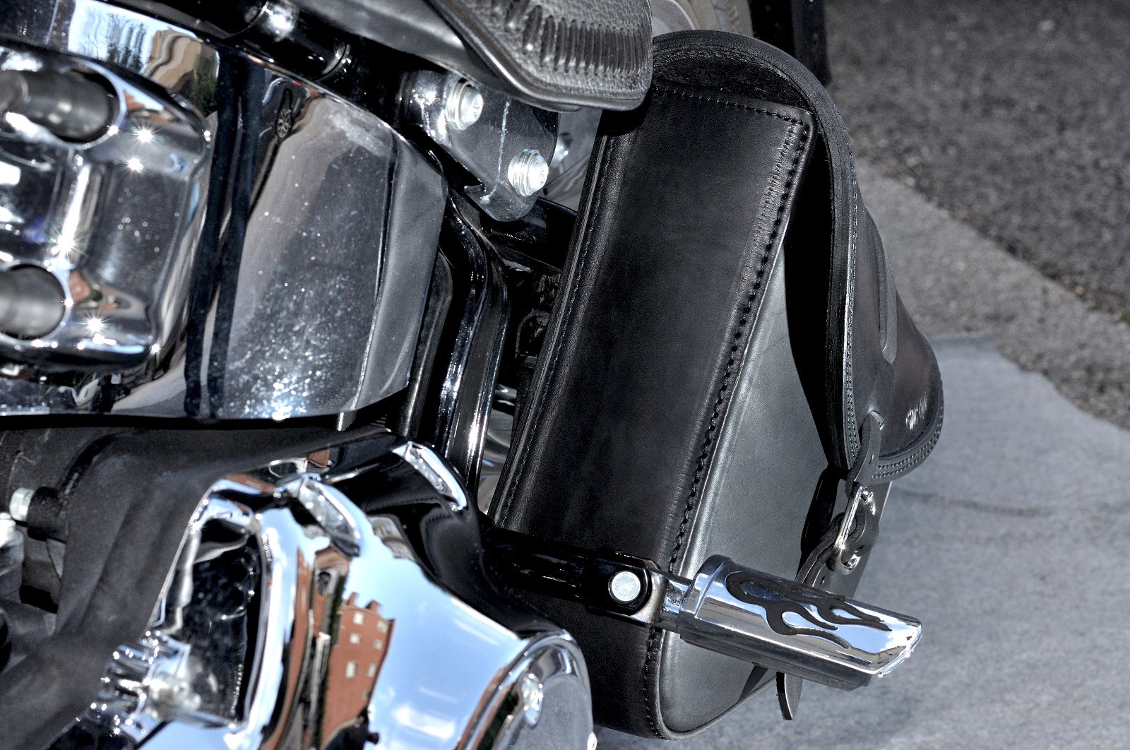 SWINGARM SADDLE BAG FOR H-D SOFTAIL & RIGID FRAMES, ITALIAN QUALITY ENDSCUOIO